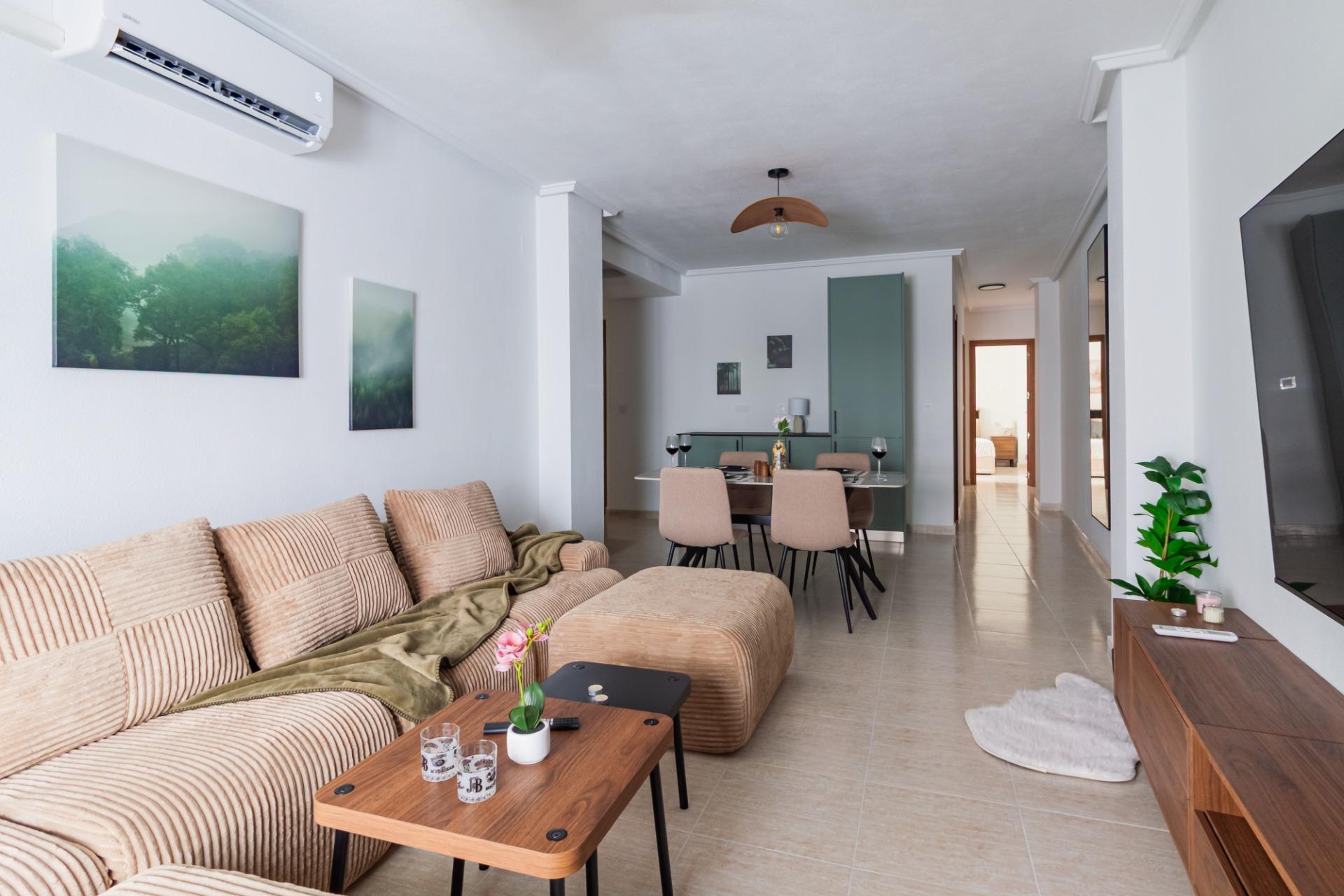 For sale - 3 Bedroom 2 Bathroom Apartment in Torrevieja - Playa Del Cura  - Alicante