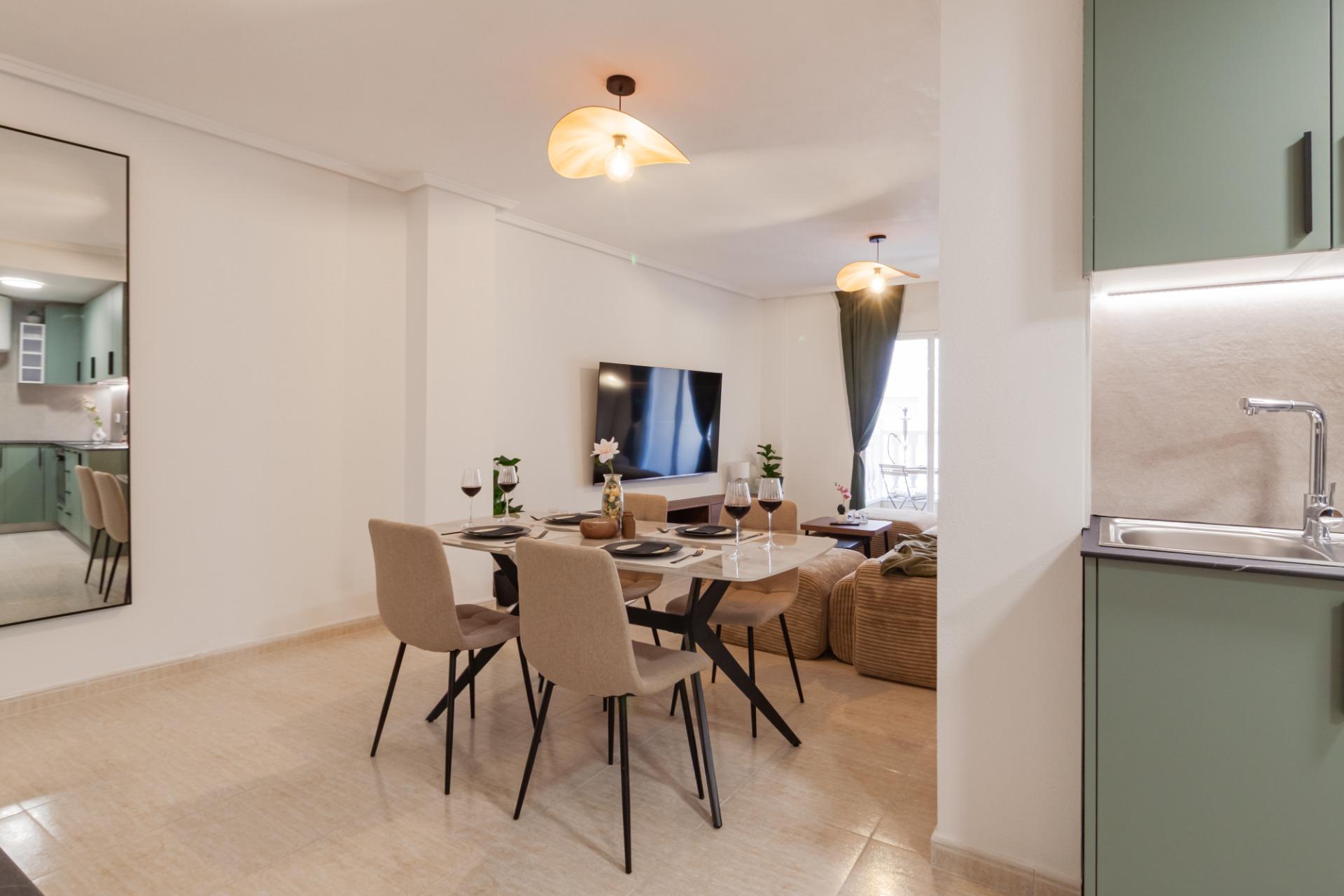 For sale - 3 Bedroom 2 Bathroom Apartment in Torrevieja - Playa Del Cura  - Alicante