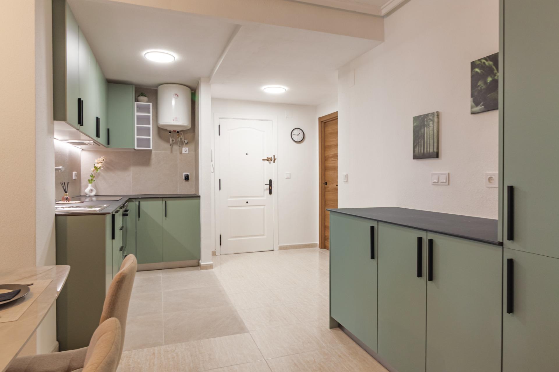 For sale - 3 Bedroom 2 Bathroom Apartment in Torrevieja - Playa Del Cura  - Alicante