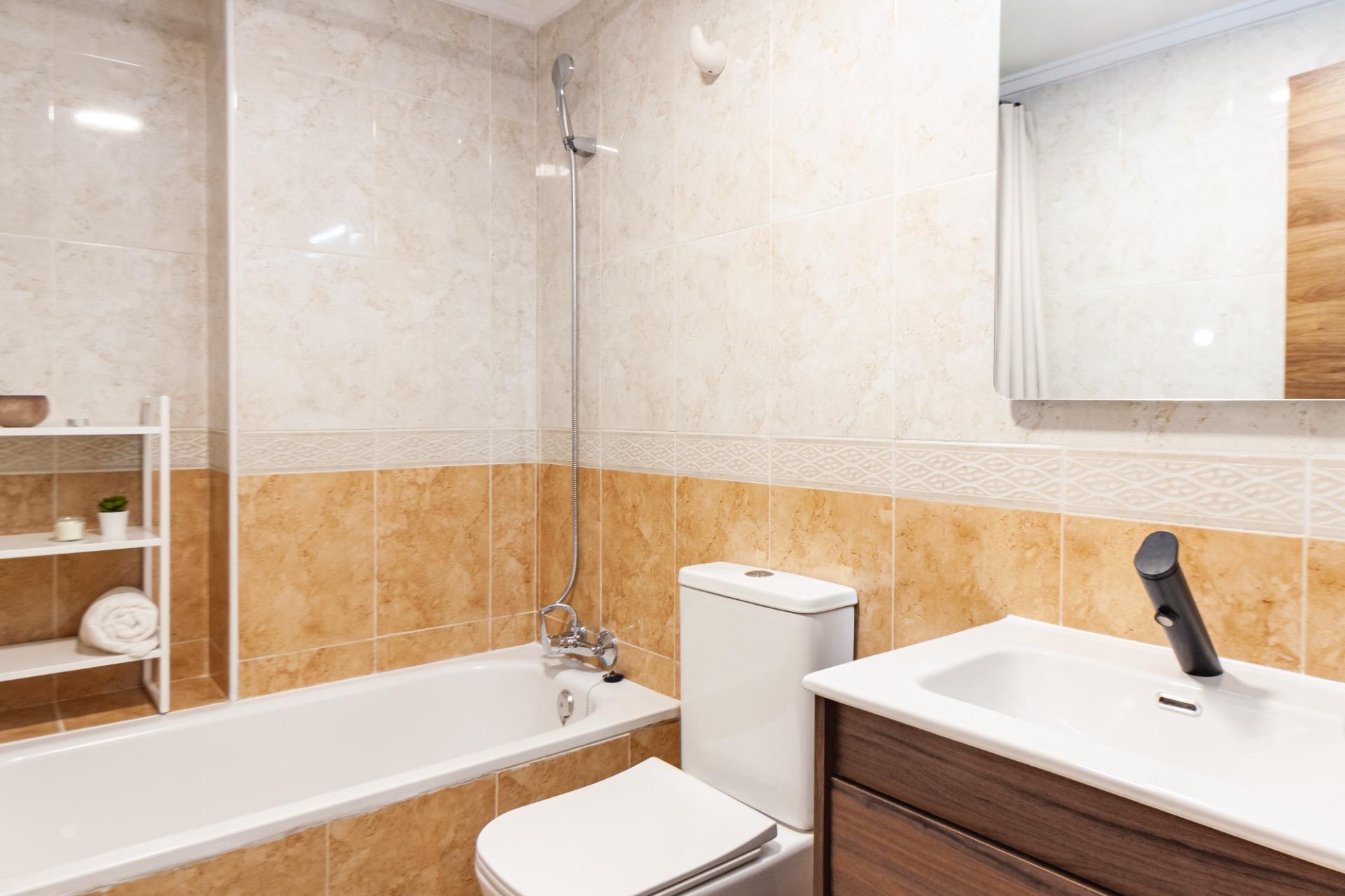 For sale - 3 Bedroom 2 Bathroom Apartment in Torrevieja - Playa Del Cura  - Alicante