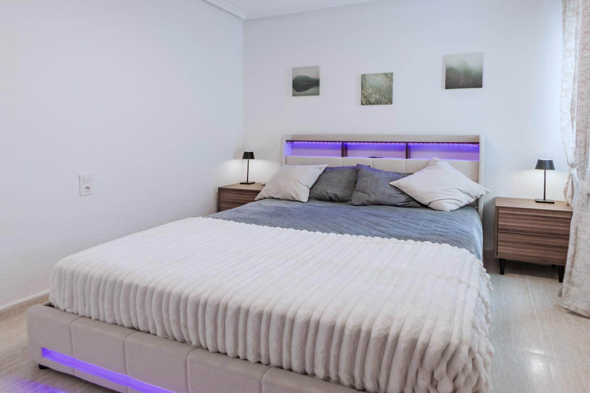 For sale - 3 Bedroom 2 Bathroom Apartment in Torrevieja - Playa Del Cura  - Alicante