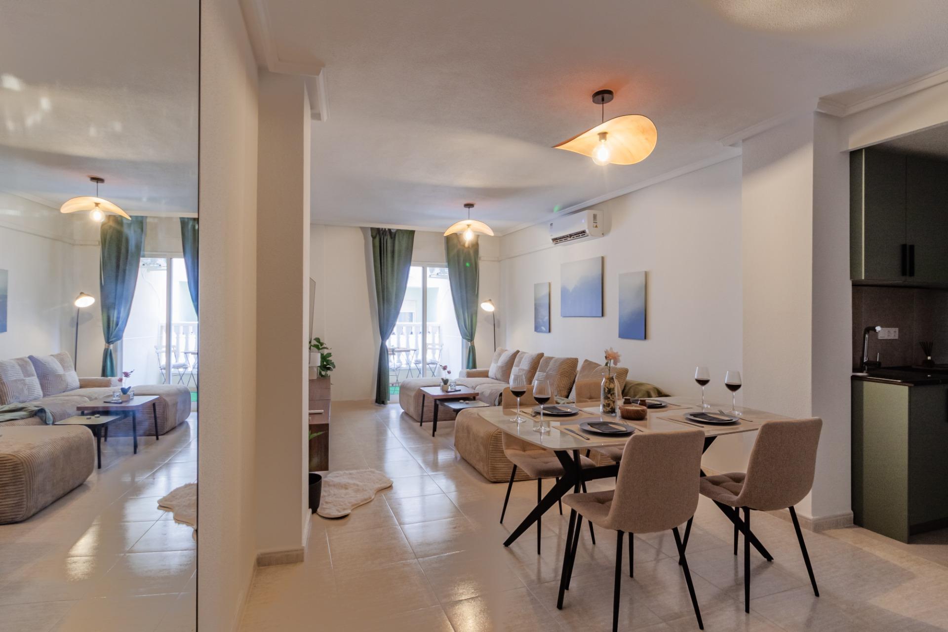 For sale - 3 Bedroom 2 Bathroom Apartment in Torrevieja - Playa Del Cura  - Alicante