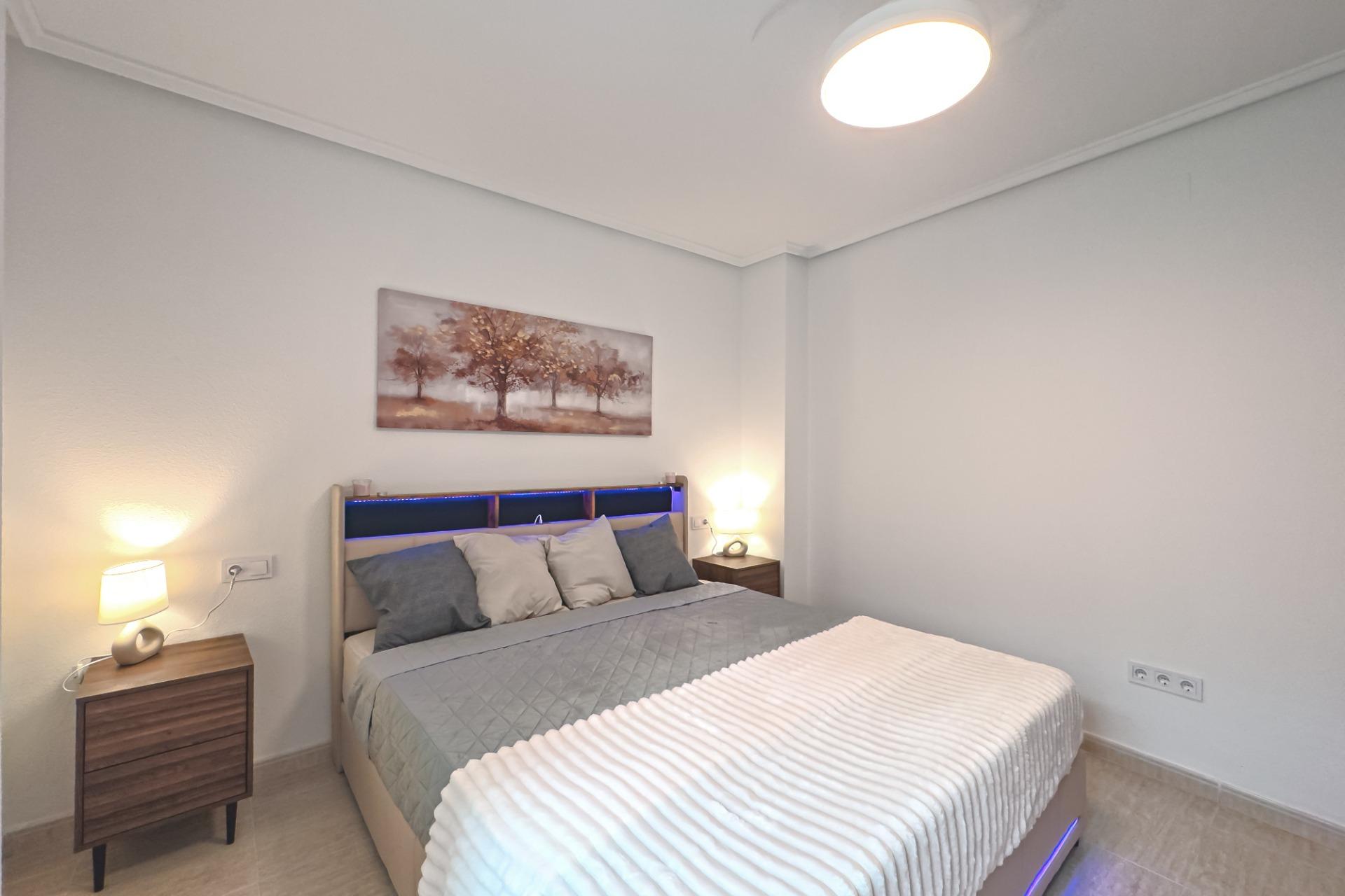 For sale - 3 Bedroom 2 Bathroom Apartment in Torrevieja - Playa Del Cura  - Alicante