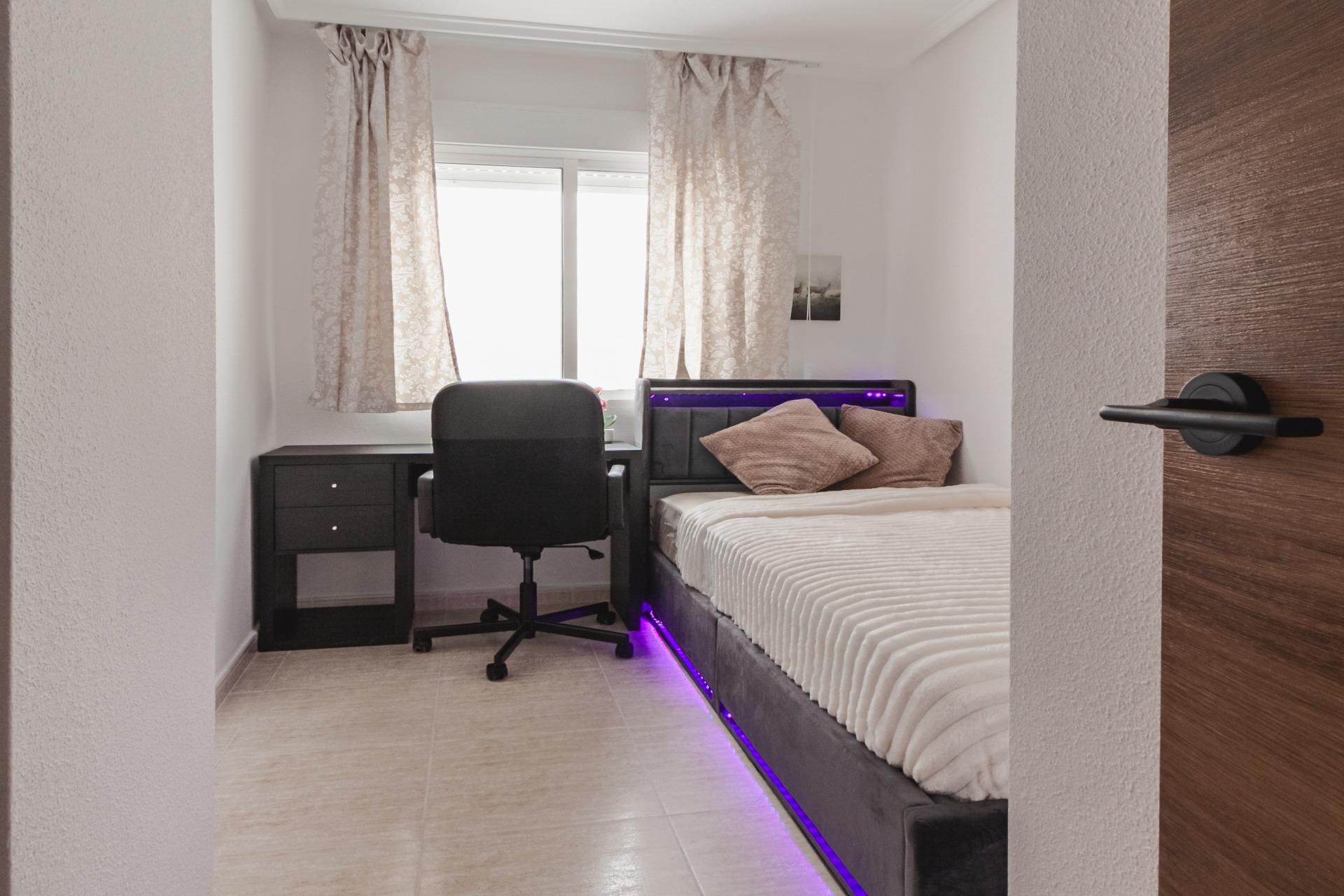 For sale - 3 Bedroom 2 Bathroom Apartment in Torrevieja - Playa Del Cura  - Alicante