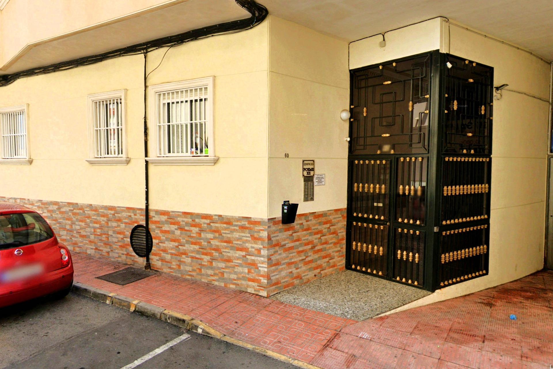 For sale - 3 Bedroom 2 Bathroom Apartment in Torrevieja - Playa Del Cura  - Alicante