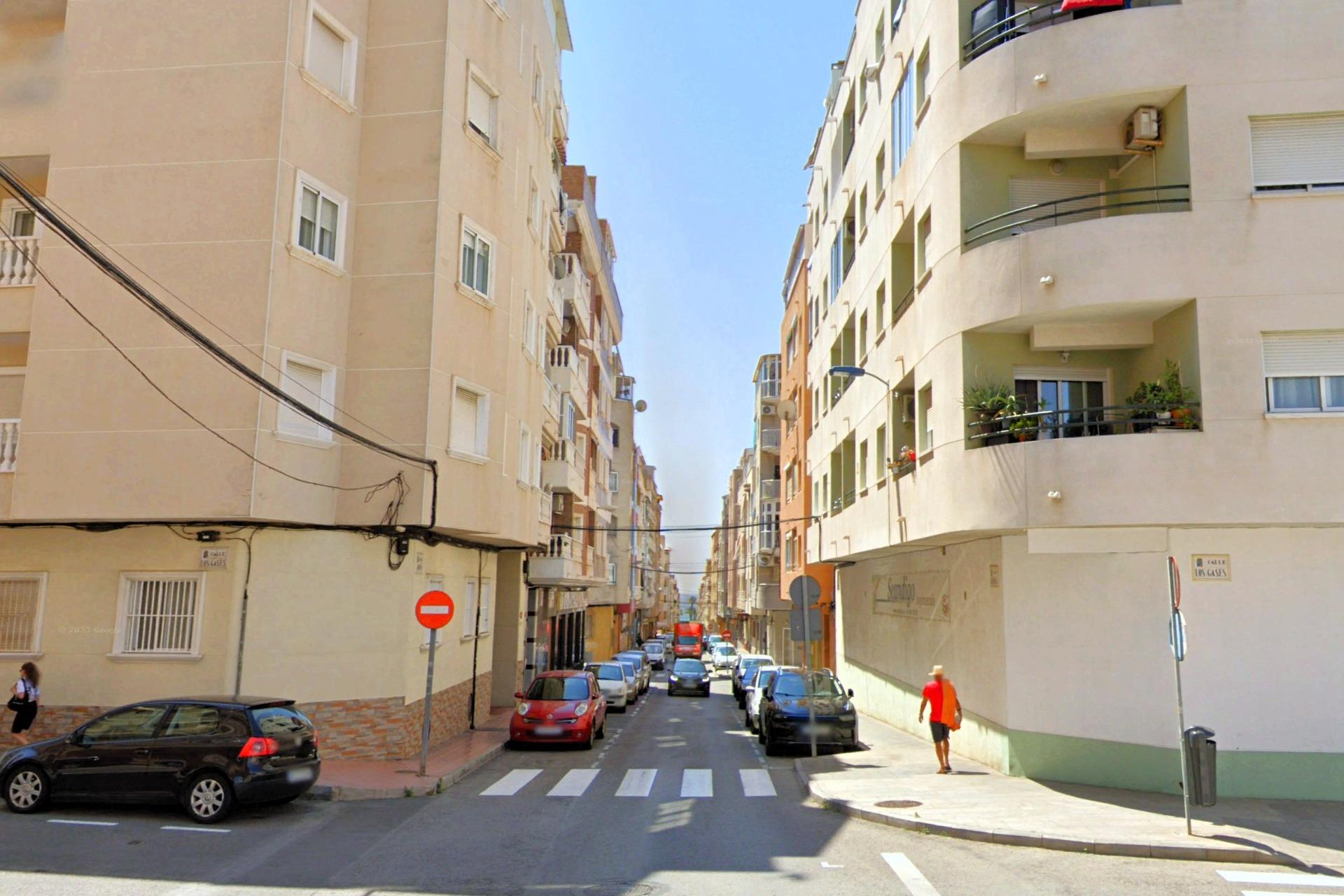 For sale - 3 Bedroom 2 Bathroom Apartment in Torrevieja - Playa Del Cura  - Alicante