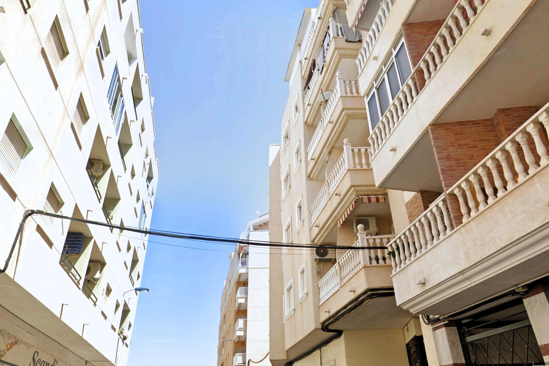 For sale - 3 Bedroom 2 Bathroom Apartment in Torrevieja - Playa Del Cura  - Alicante