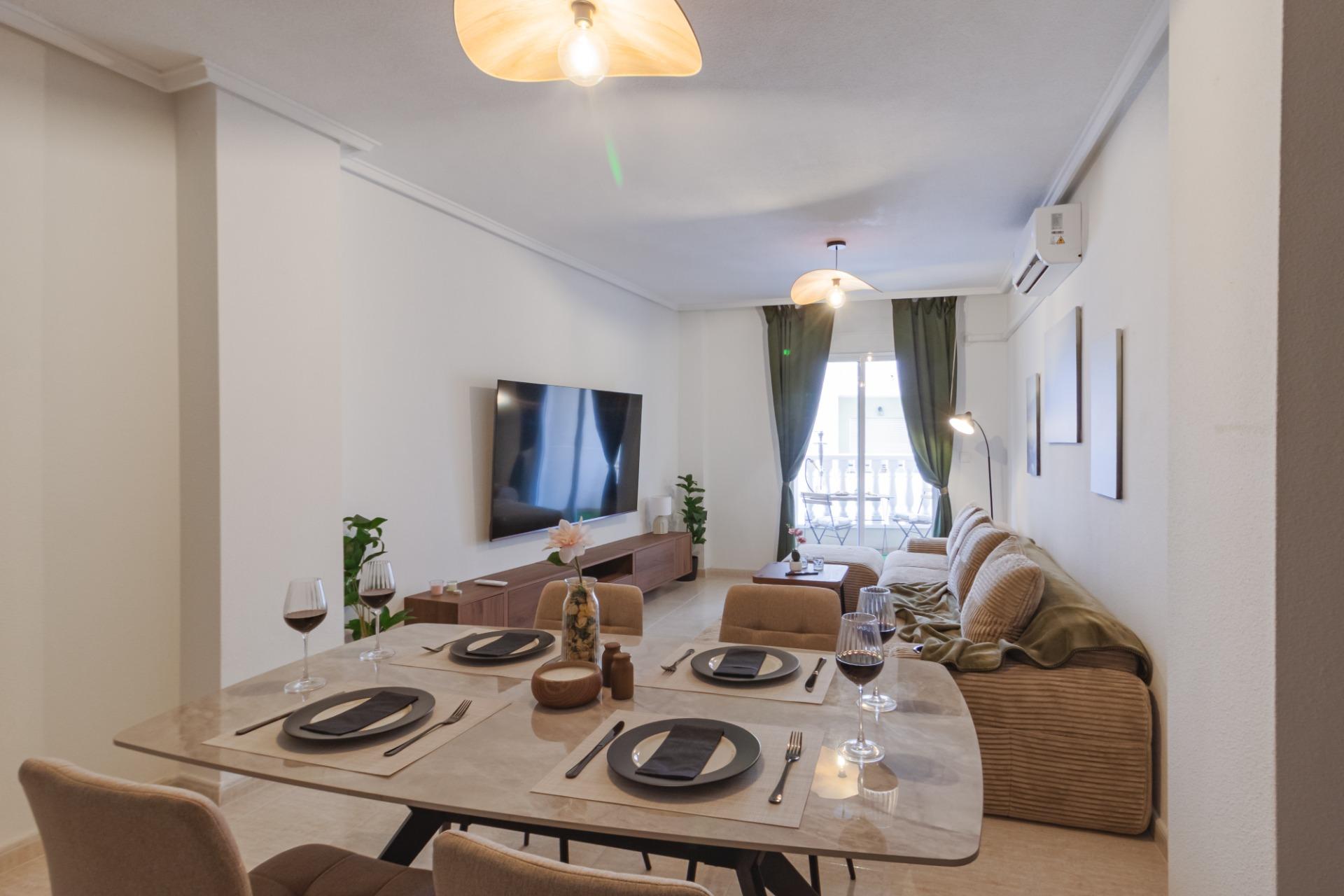 For sale - 3 Bedroom 2 Bathroom Apartment in Torrevieja - Playa Del Cura  - Alicante