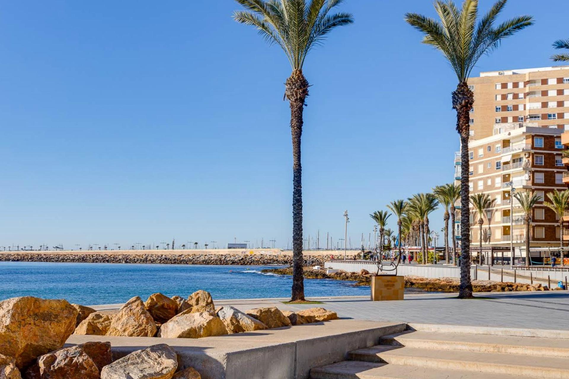 For sale - 3 Bedroom 2 Bathroom Apartment in Torrevieja - Playa Del Cura  - Alicante