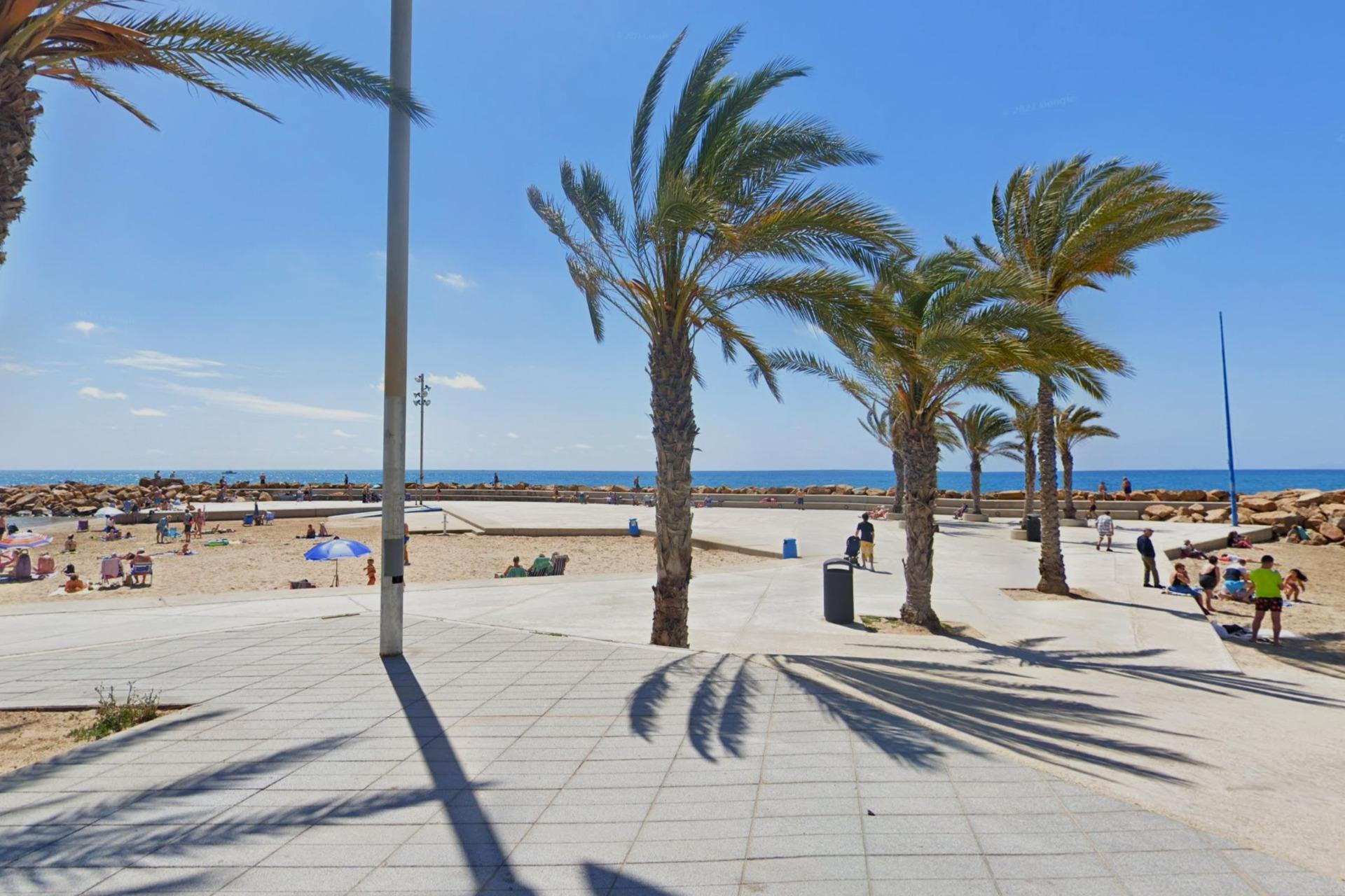 For sale - 3 Bedroom 2 Bathroom Apartment in Torrevieja - Playa Del Cura  - Alicante