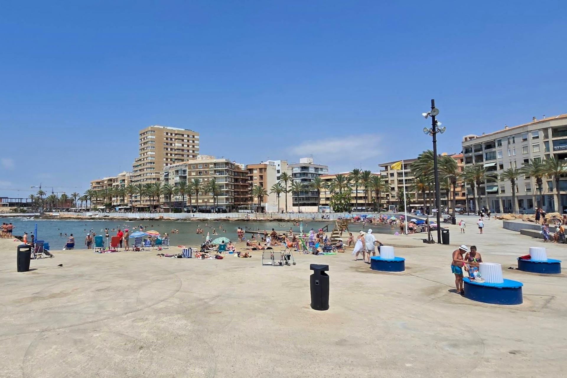 For sale - 3 Bedroom 2 Bathroom Apartment in Torrevieja - Playa Del Cura  - Alicante