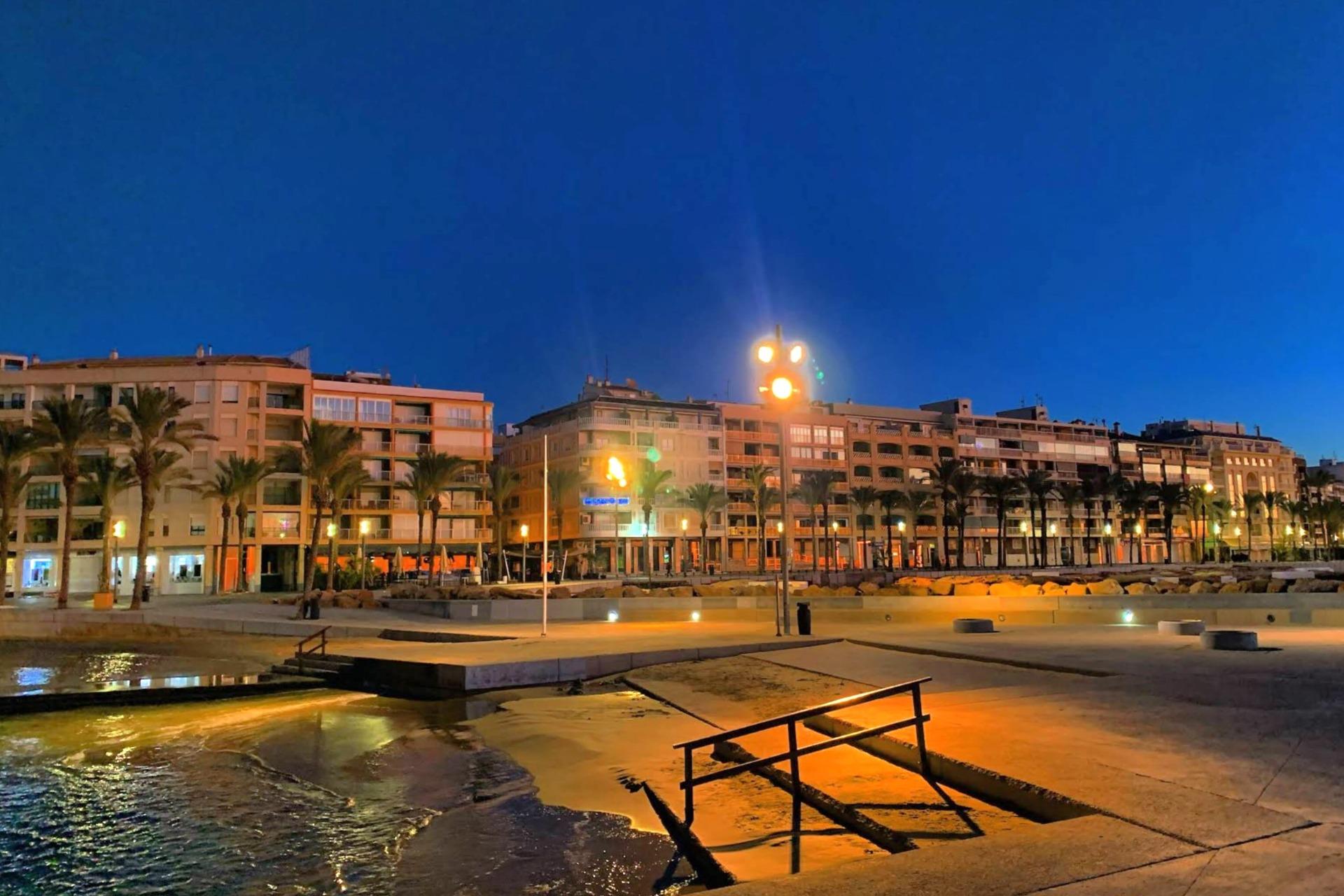 For sale - 3 Bedroom 2 Bathroom Apartment in Torrevieja - Playa Del Cura  - Alicante