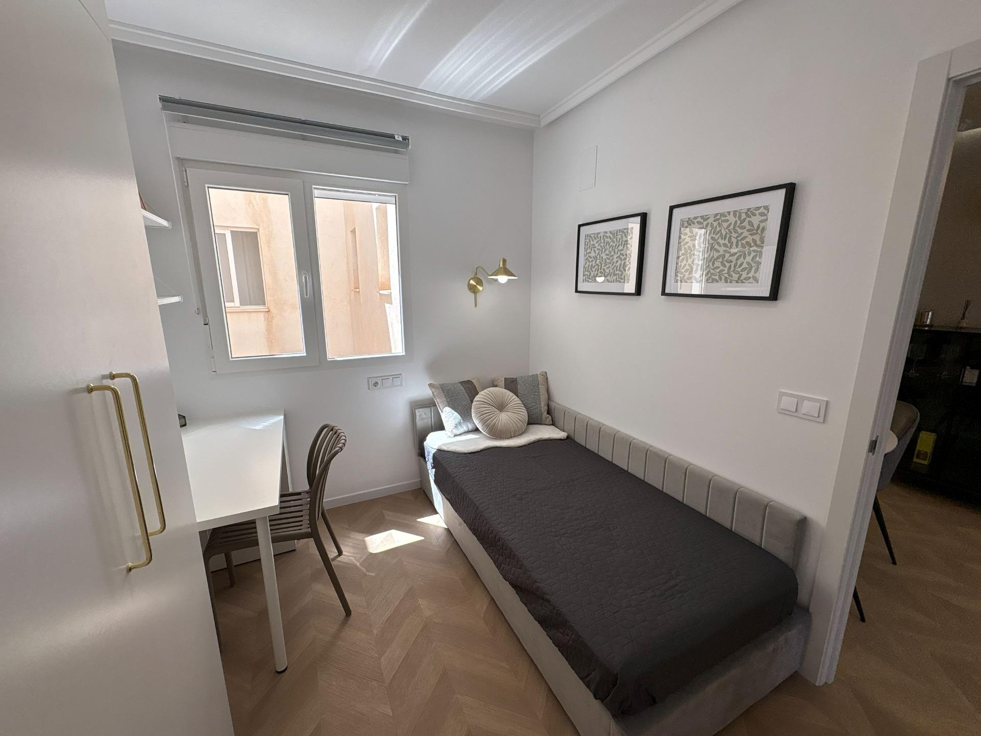 For sale - 2 Bedroom 1 Bathroom Apartment in Torrevieja - Playa Del Cura  - Alicante
