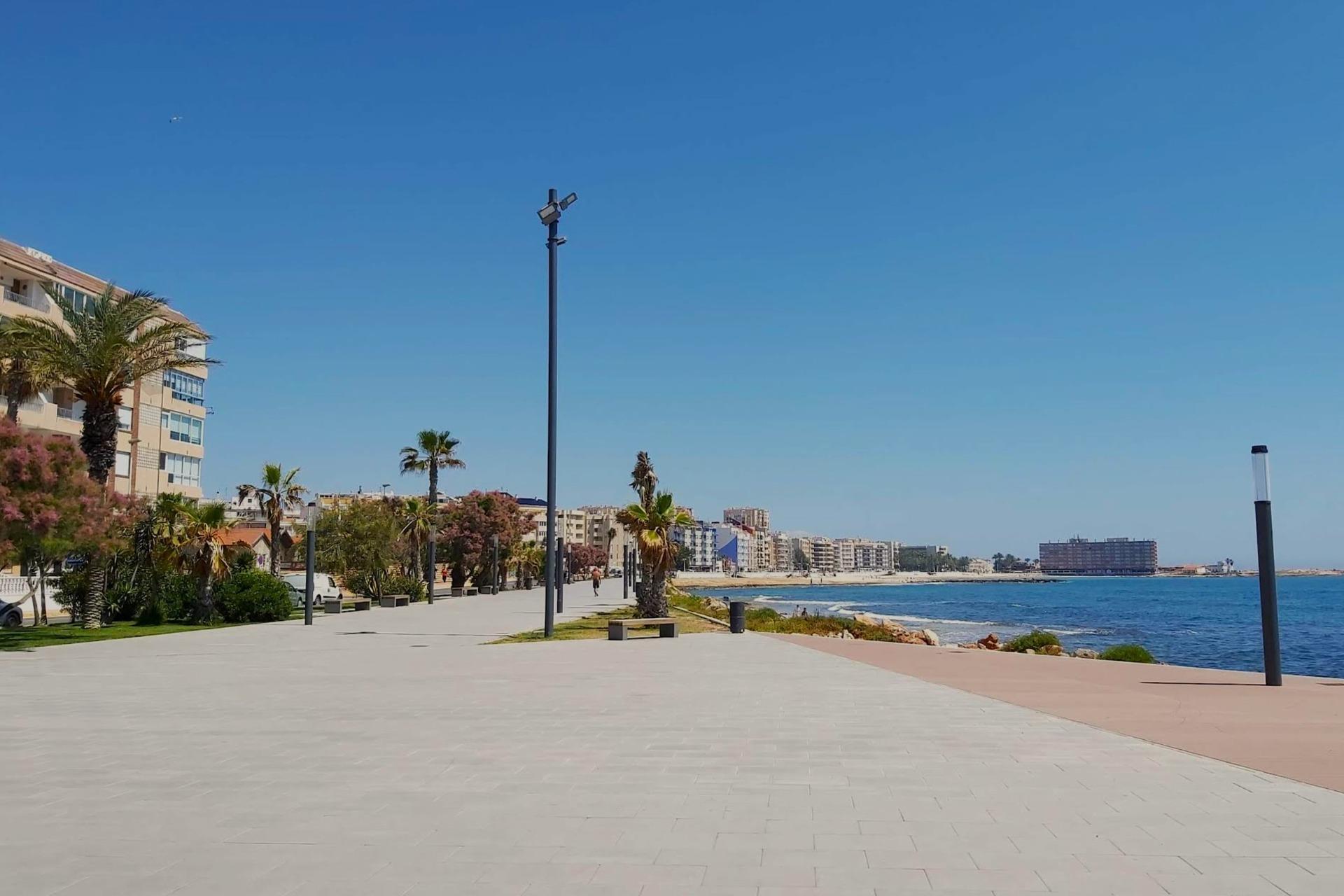 For sale - 2 Bedroom 1 Bathroom Apartment in Torrevieja - Playa Del Cura  - Alicante