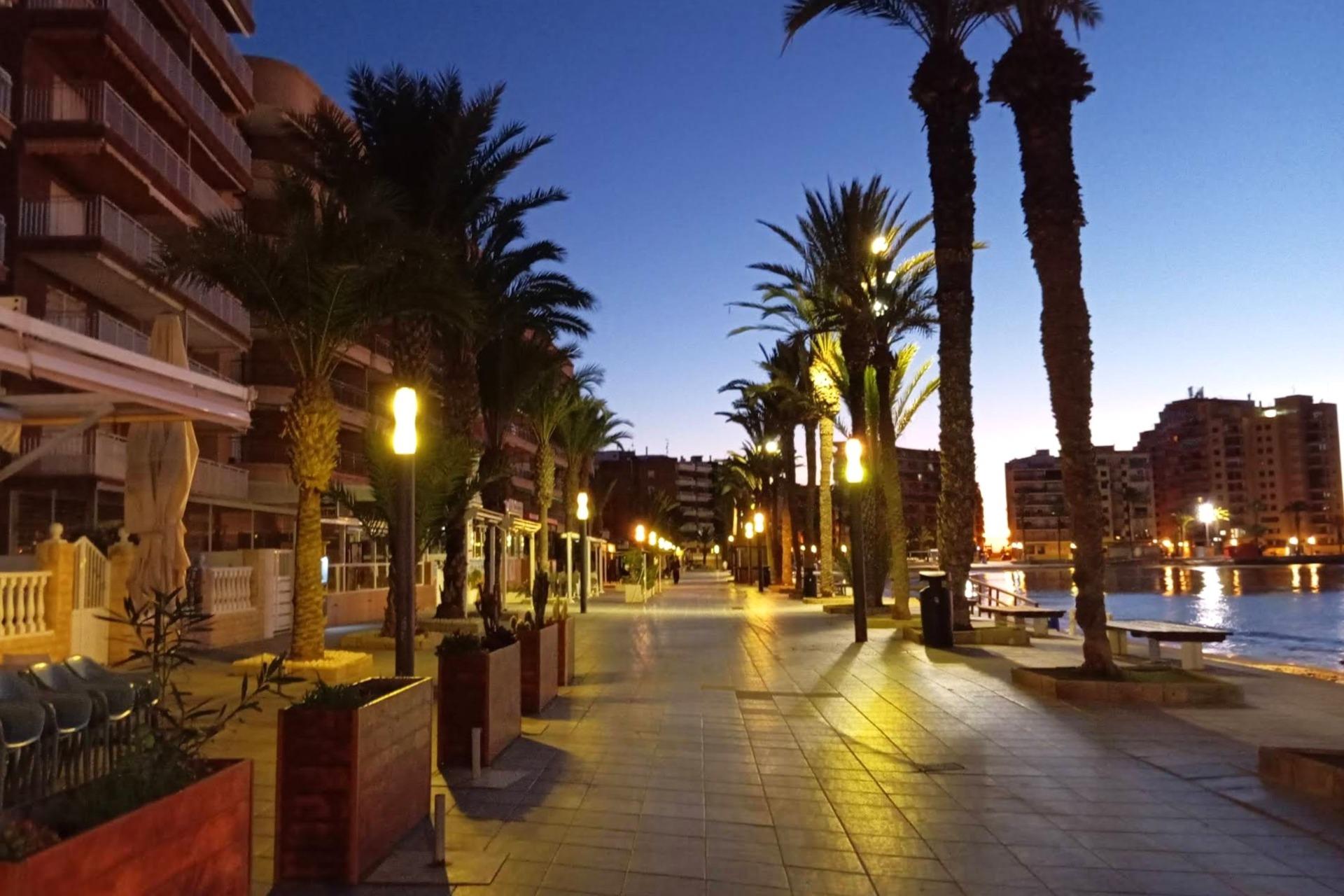 For sale - 2 Bedroom 1 Bathroom Apartment in Torrevieja - Playa Del Cura  - Alicante