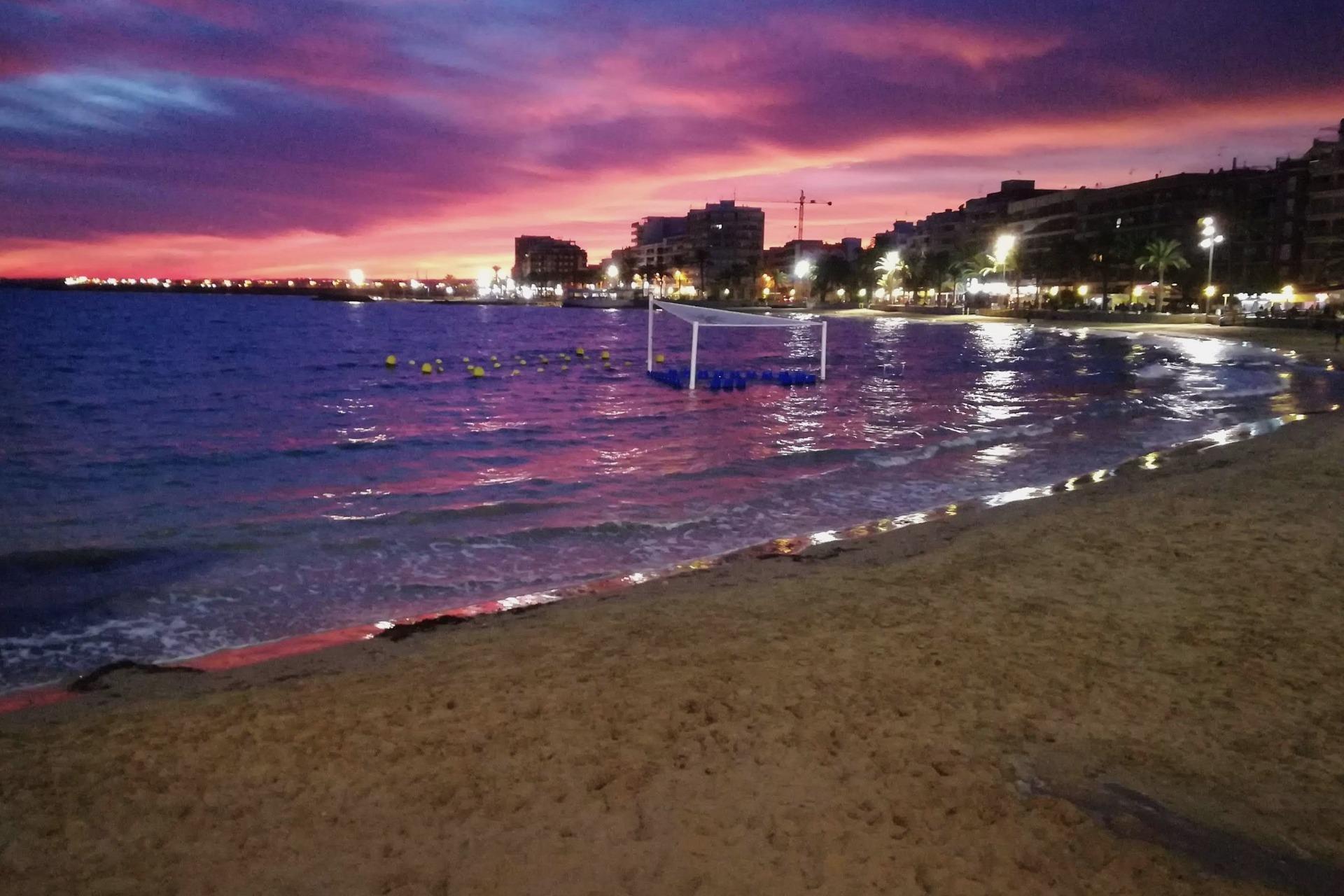 For sale - 2 Bedroom 1 Bathroom Apartment in Torrevieja - Playa Del Cura  - Alicante