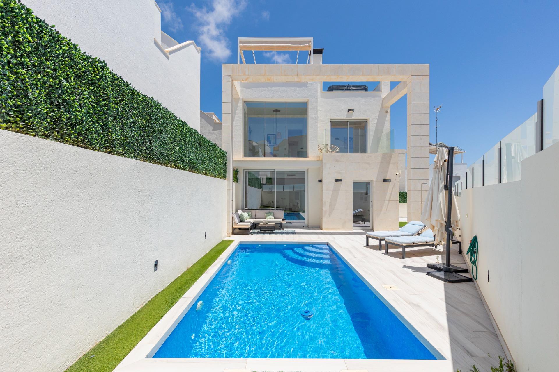 For sale - 3 Bedroom 3 Bathroom Villa in Orihuela Costa - Lomas De Cabo Roig  - Alicante