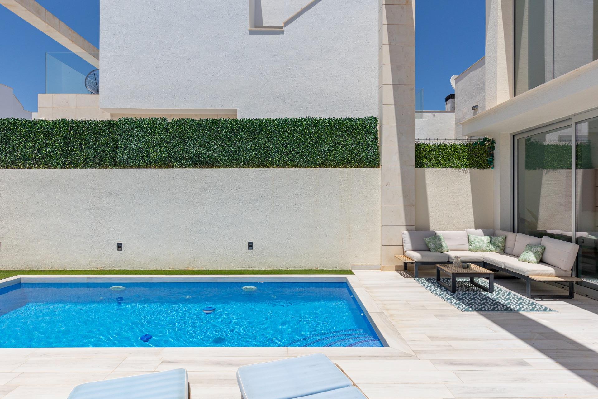For sale - 3 Bedroom 3 Bathroom Villa in Orihuela Costa - Lomas De Cabo Roig  - Alicante