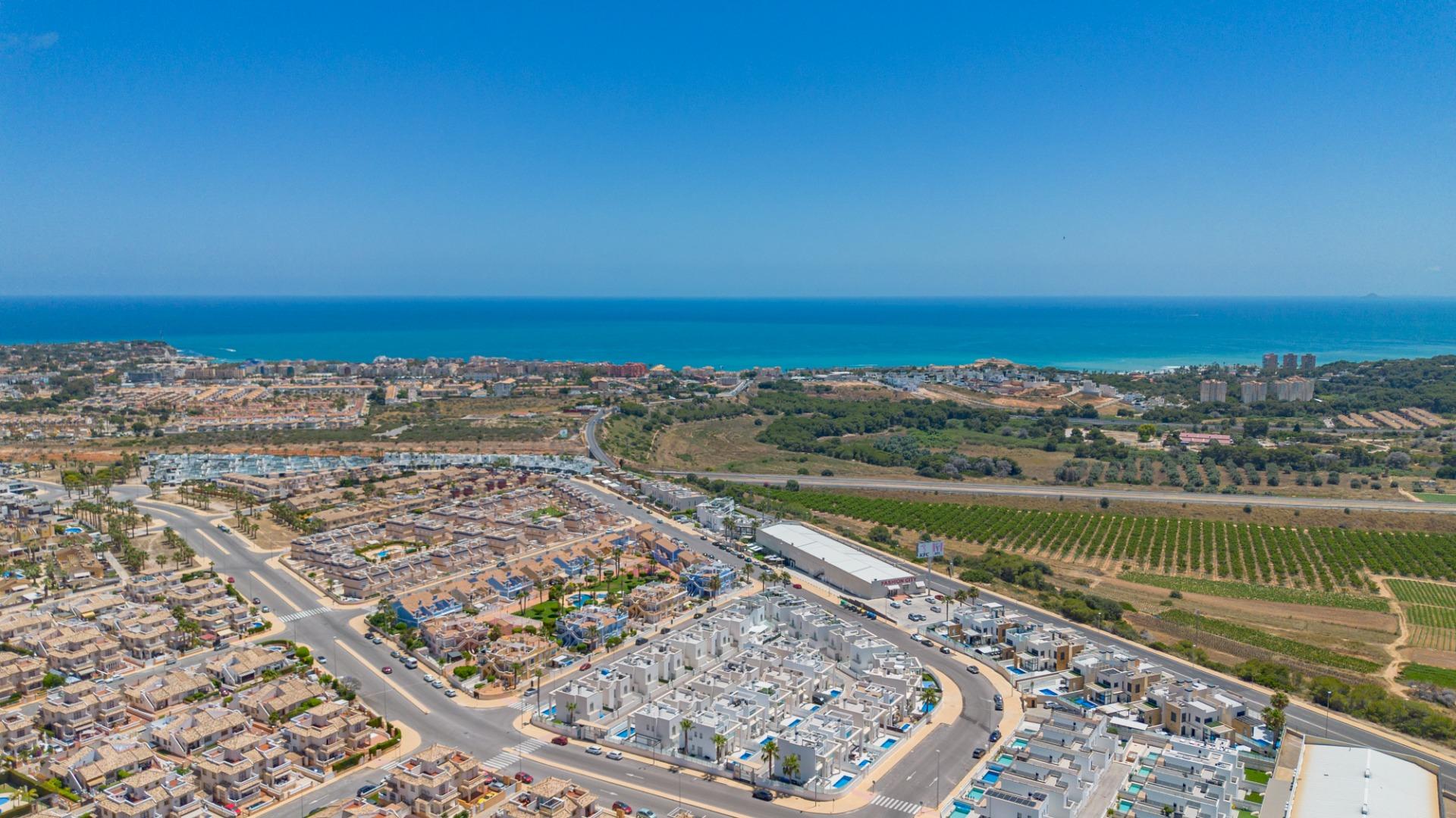 For sale - 3 Bedroom 3 Bathroom Villa in Orihuela Costa - Lomas De Cabo Roig  - Alicante