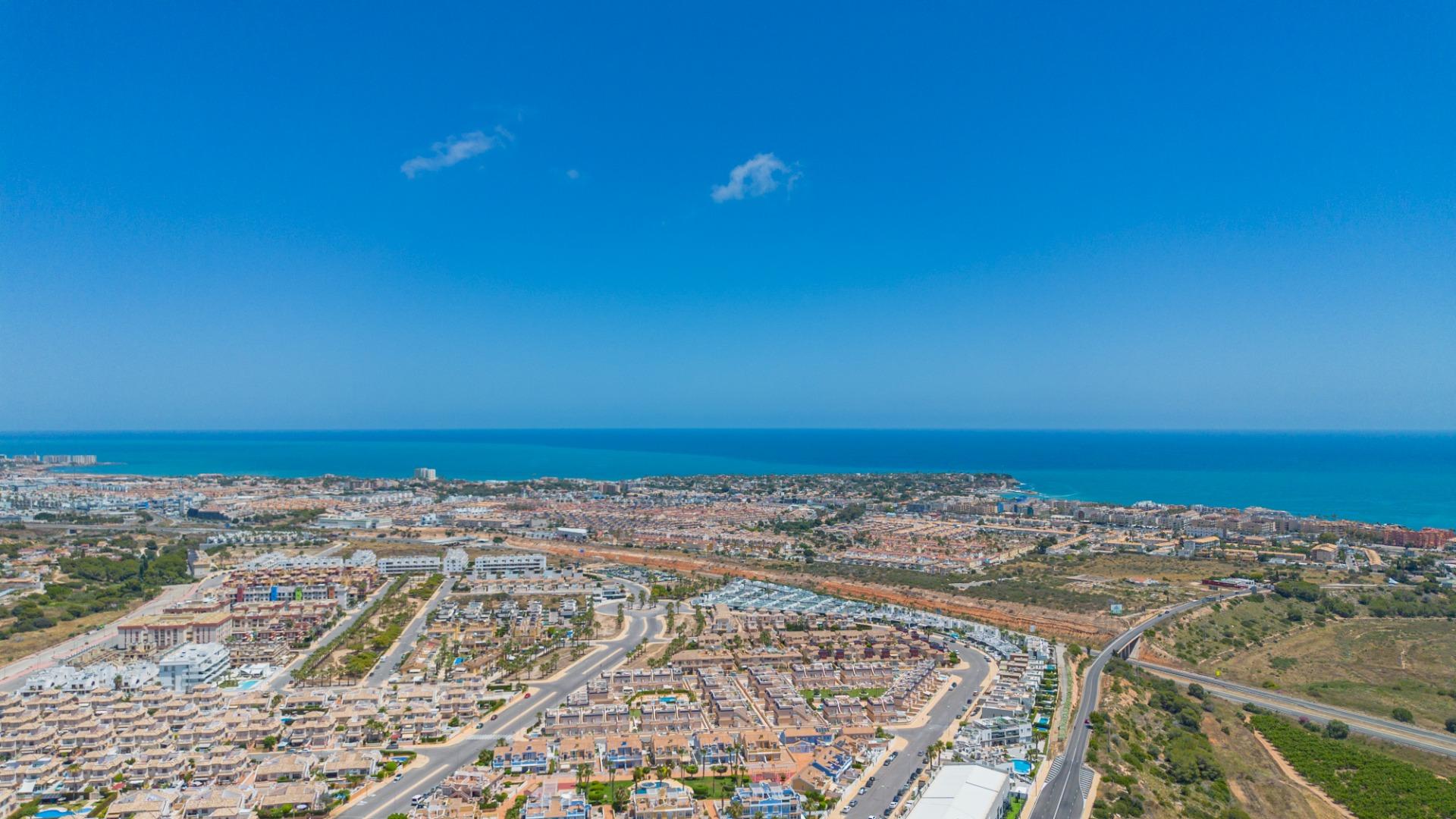 For sale - 3 Bedroom 3 Bathroom Villa in Orihuela Costa - Lomas De Cabo Roig  - Alicante