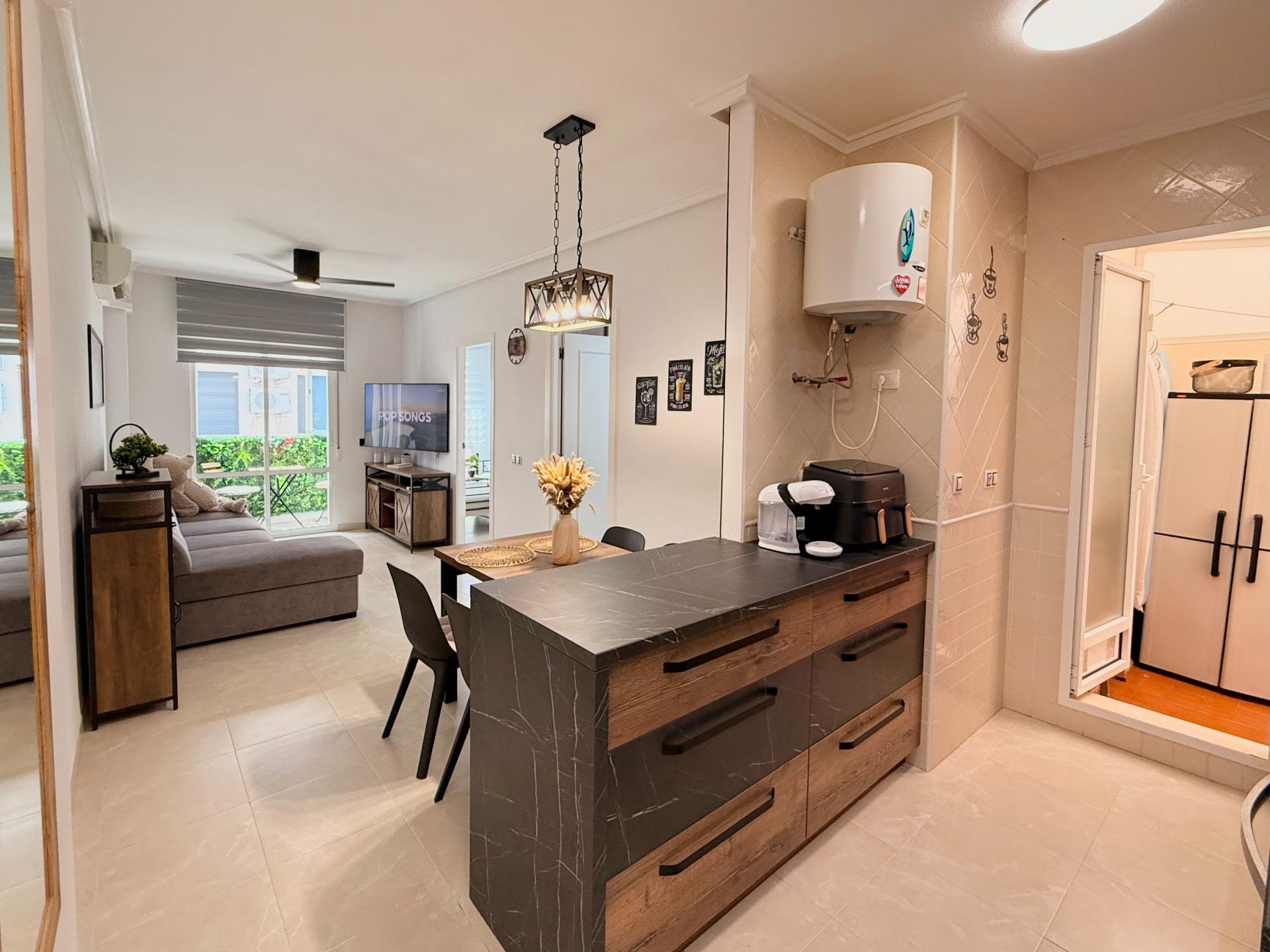 For sale - 2 Bedroom 1 Bathroom Apartment in Torrevieja - Estacion De Autobuses  - Alicante