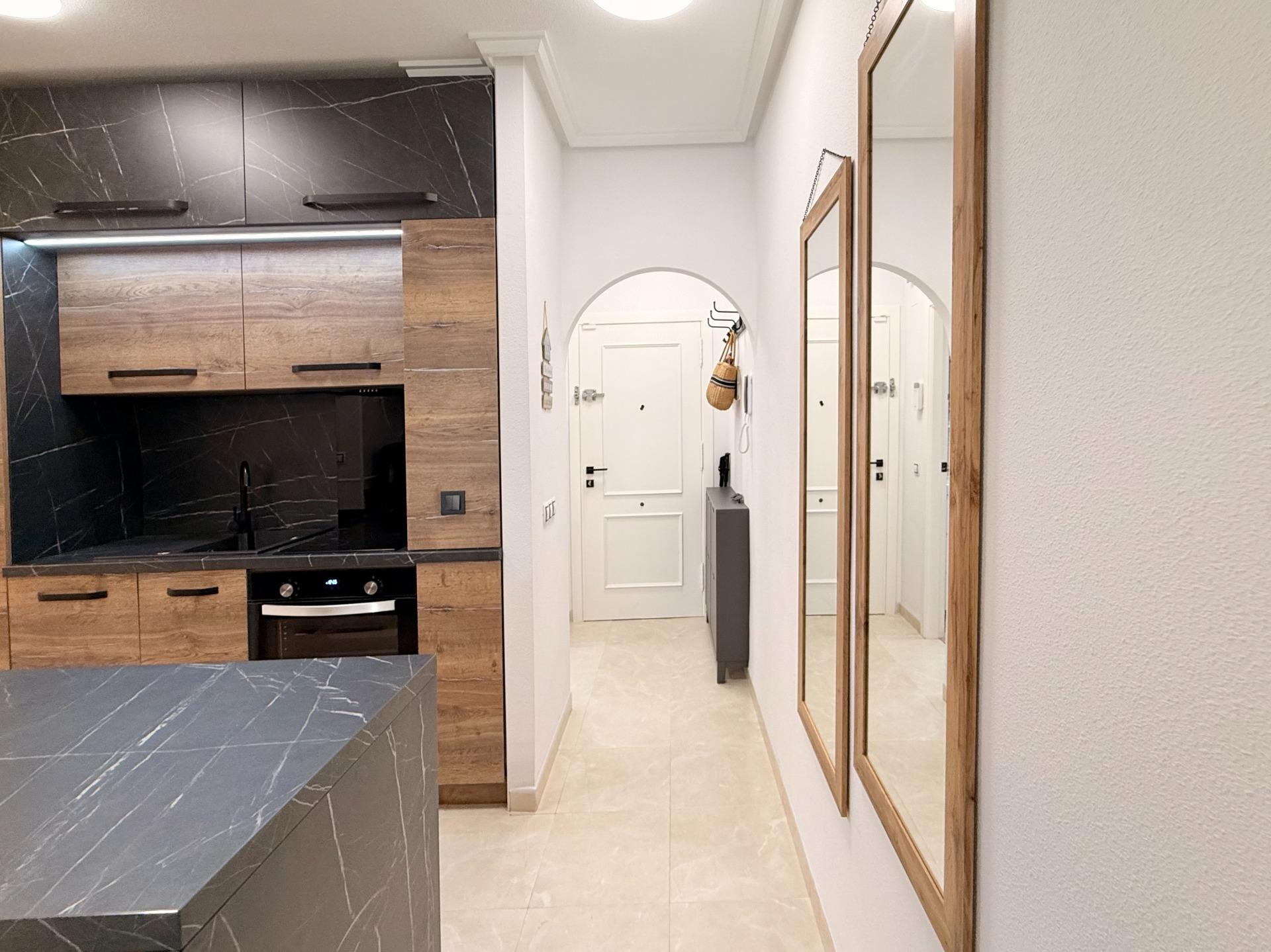 For sale - 2 Bedroom 1 Bathroom Apartment in Torrevieja - Estacion De Autobuses  - Alicante