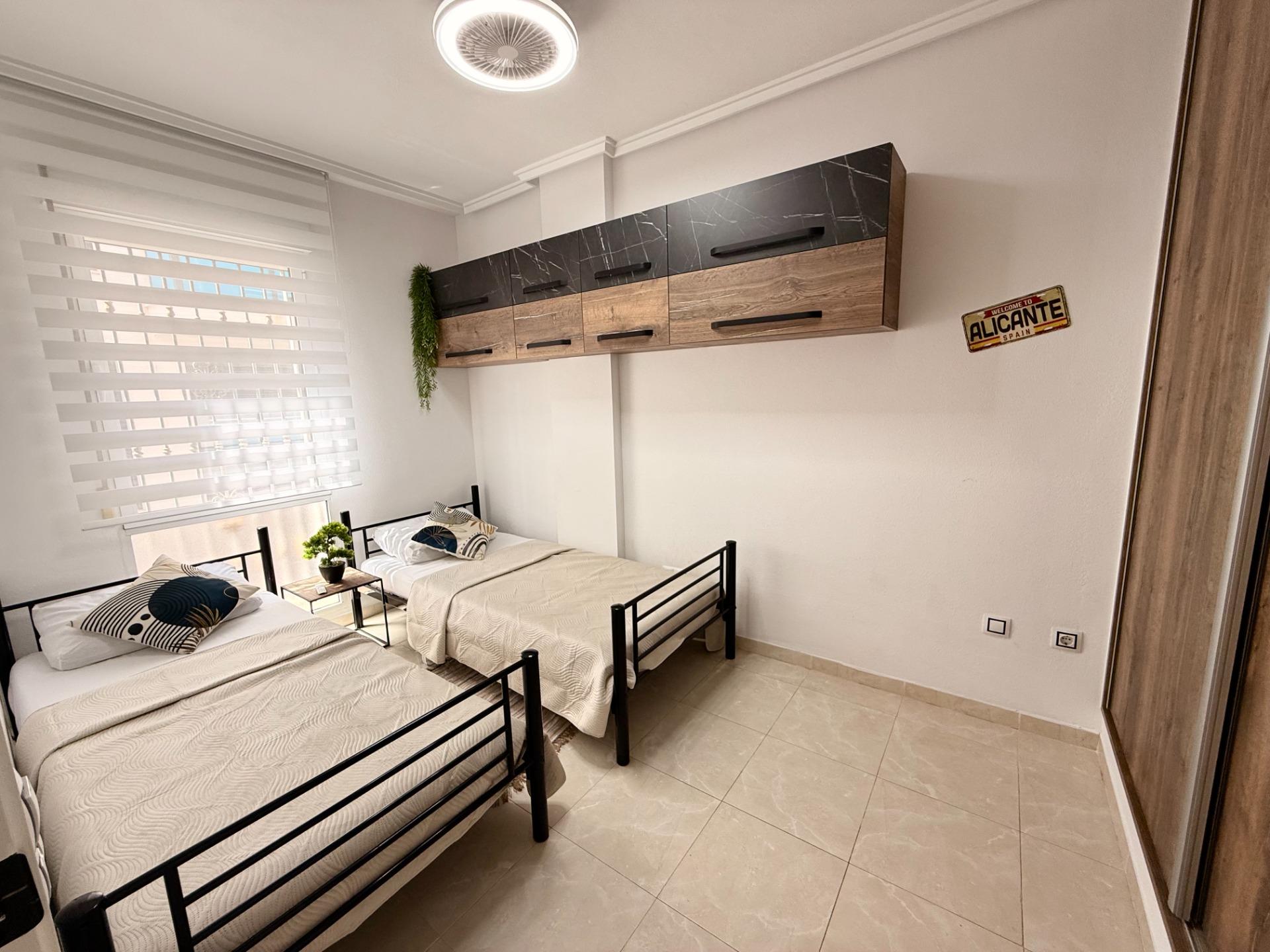 For sale - 2 Bedroom 1 Bathroom Apartment in Torrevieja - Estacion De Autobuses  - Alicante