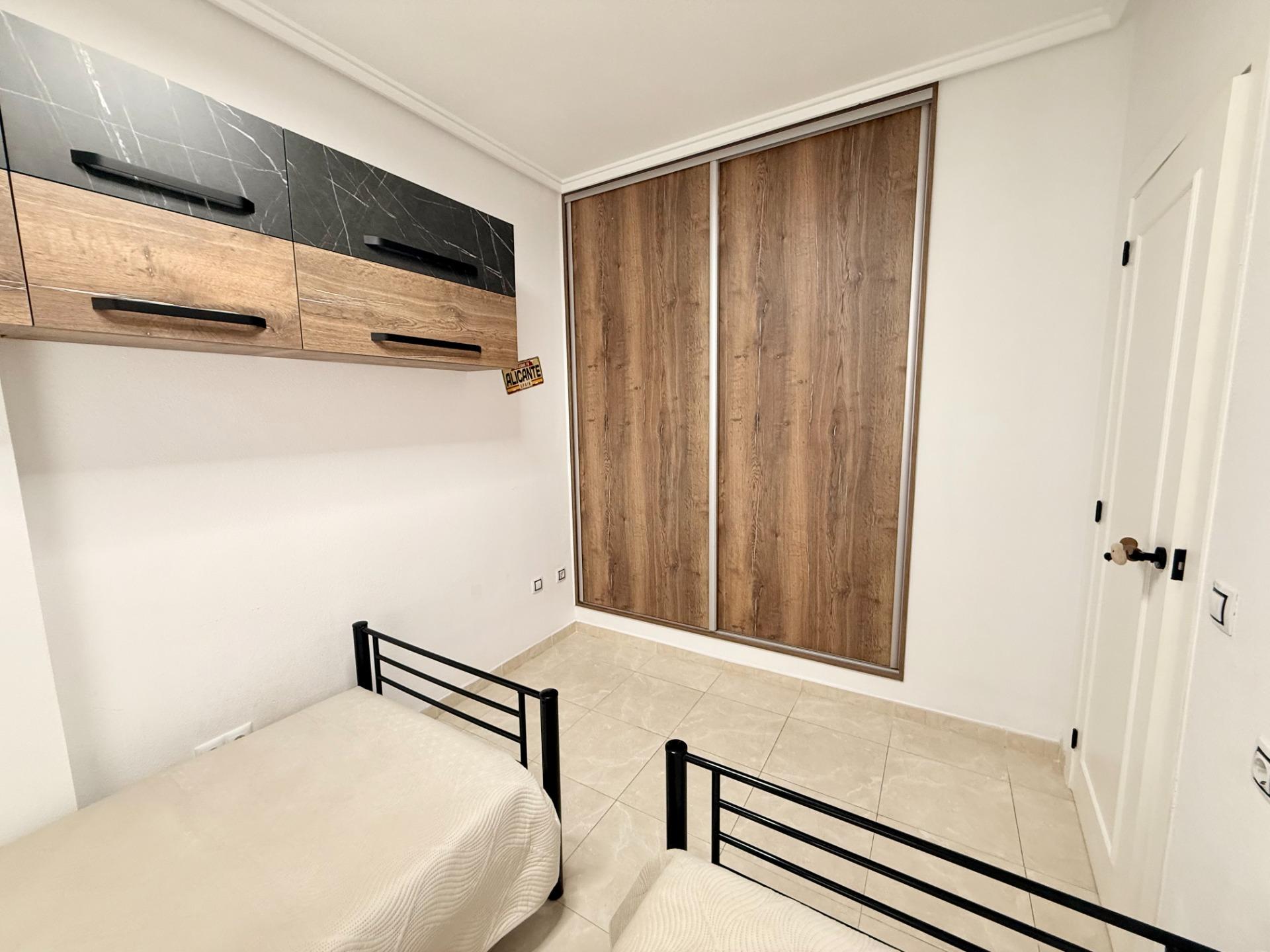 For sale - 2 Bedroom 1 Bathroom Apartment in Torrevieja - Estacion De Autobuses  - Alicante
