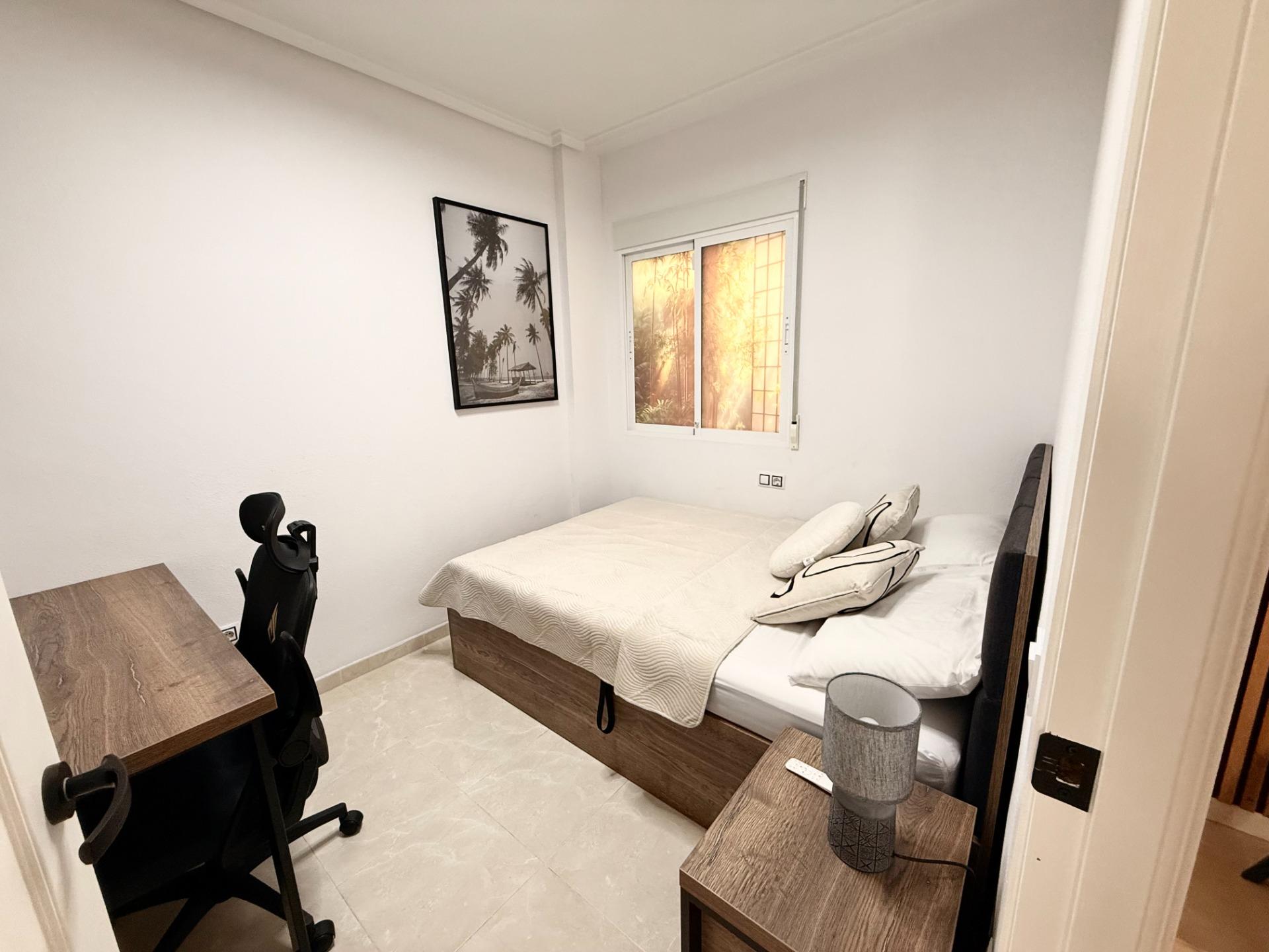 For sale - 2 Bedroom 1 Bathroom Apartment in Torrevieja - Estacion De Autobuses  - Alicante
