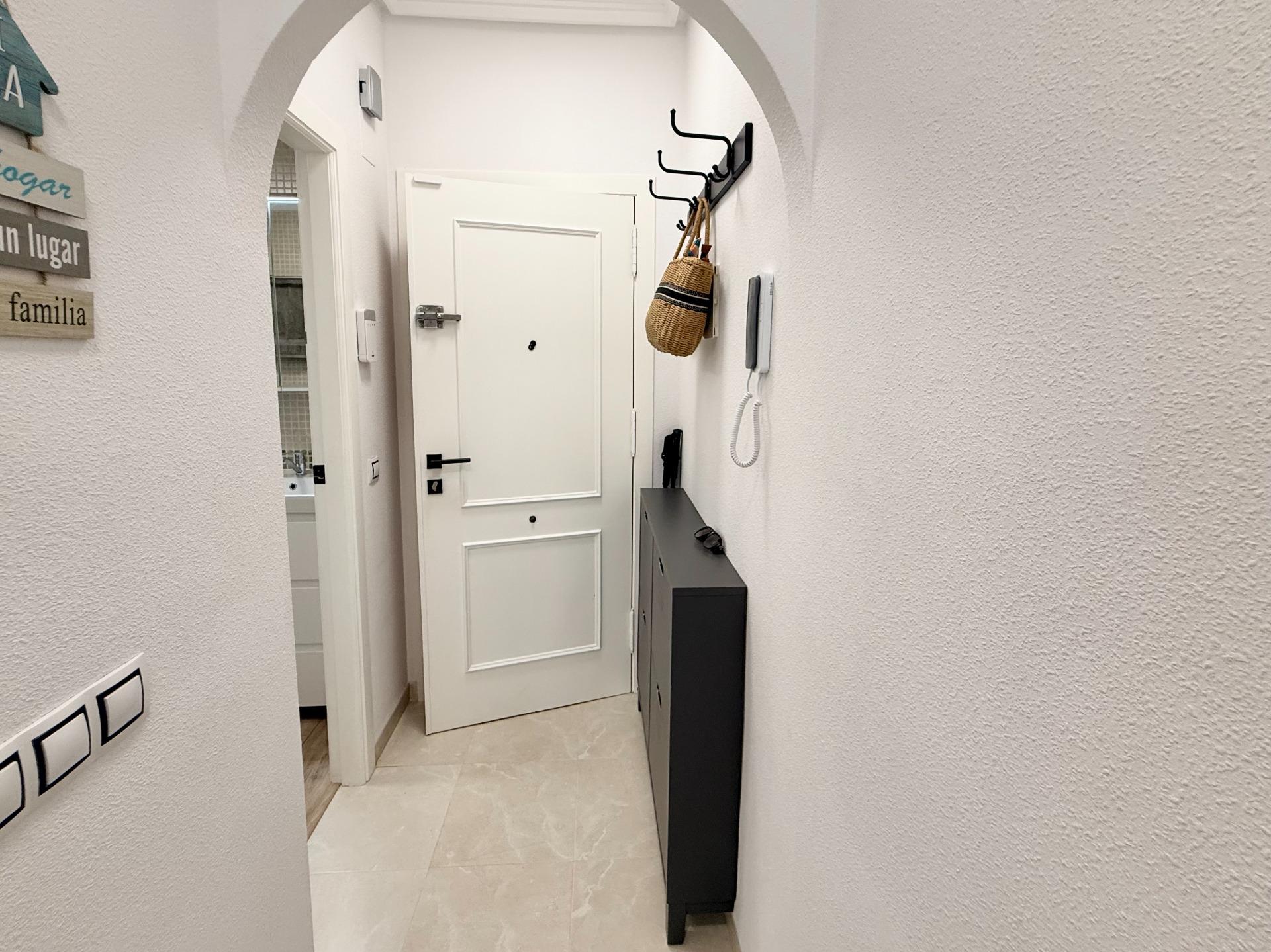 For sale - 2 Bedroom 1 Bathroom Apartment in Torrevieja - Estacion De Autobuses  - Alicante
