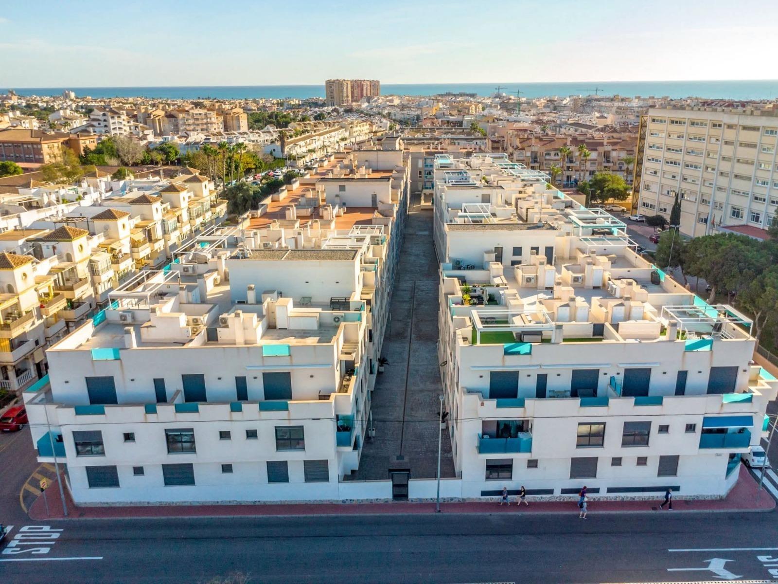 For sale - 2 Bedroom 1 Bathroom Apartment in Torrevieja - Estacion De Autobuses  - Alicante