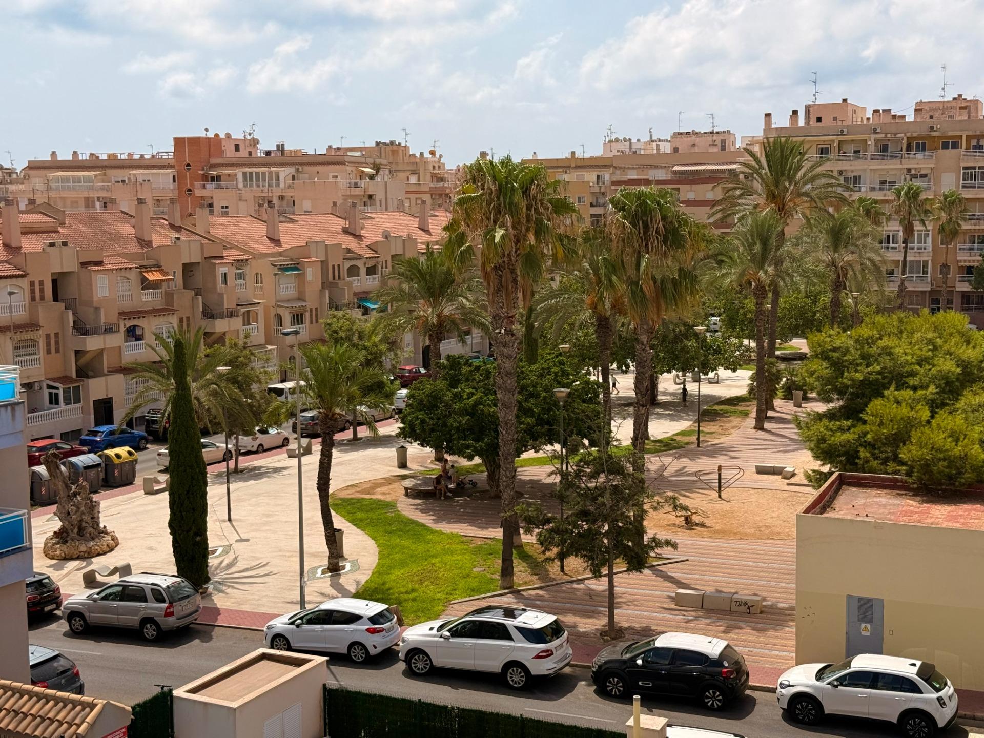 For sale - 2 Bedroom 1 Bathroom Apartment in Torrevieja - Estacion De Autobuses  - Alicante
