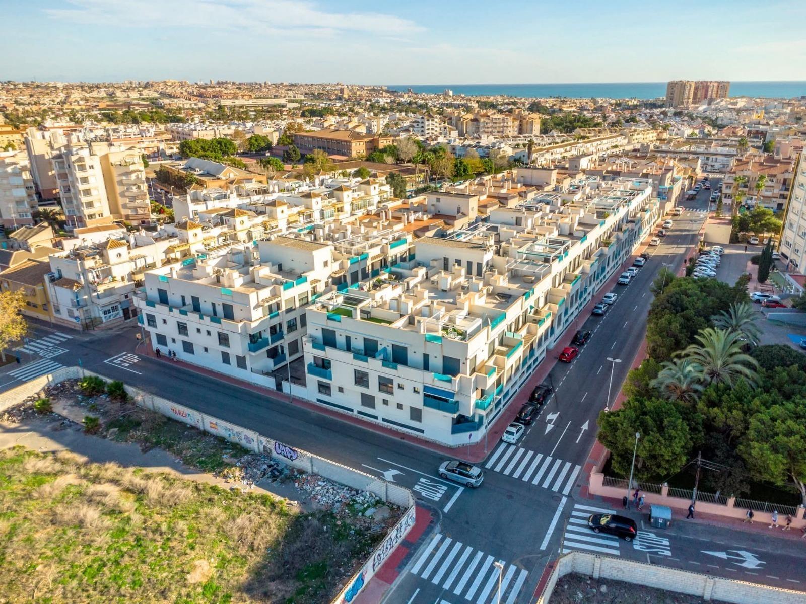 For sale - 2 Bedroom 1 Bathroom Apartment in Torrevieja - Estacion De Autobuses  - Alicante
