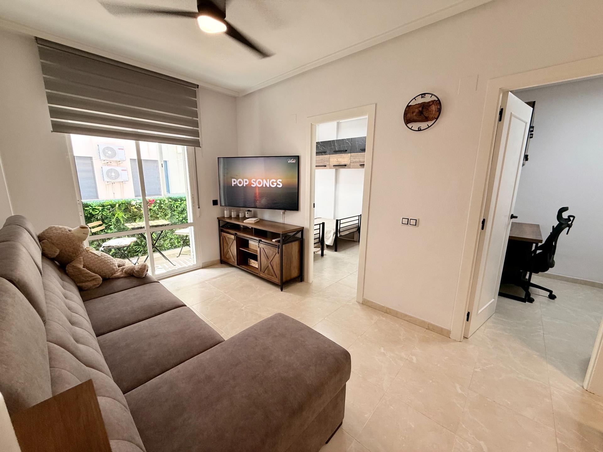 For sale - 2 Bedroom 1 Bathroom Apartment in Torrevieja - Estacion De Autobuses  - Alicante