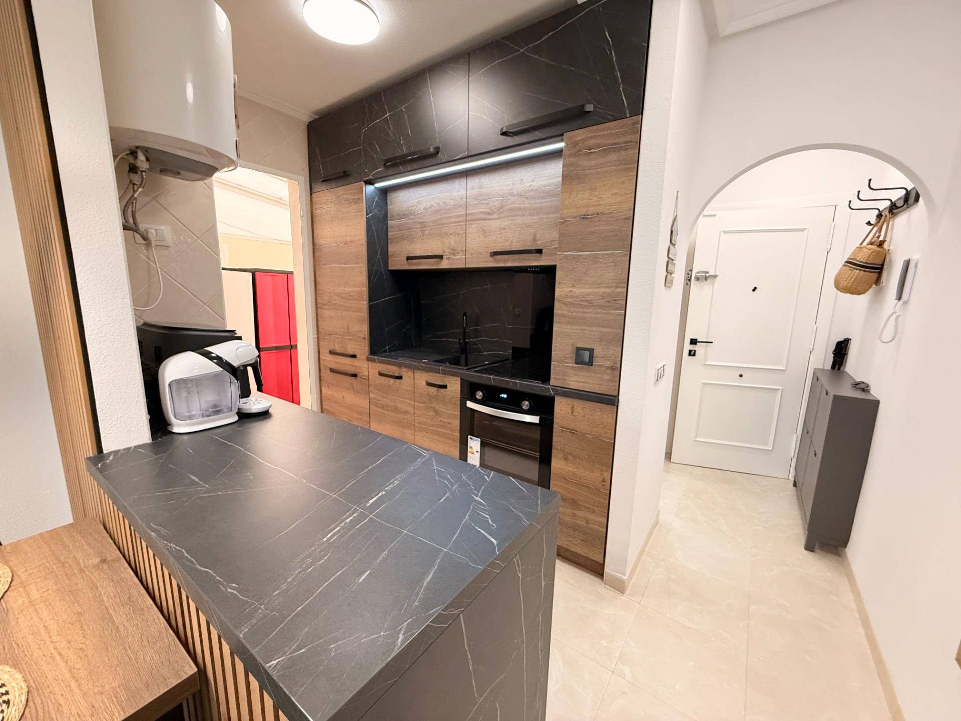 For sale - 2 Bedroom 1 Bathroom Apartment in Torrevieja - Estacion De Autobuses  - Alicante
