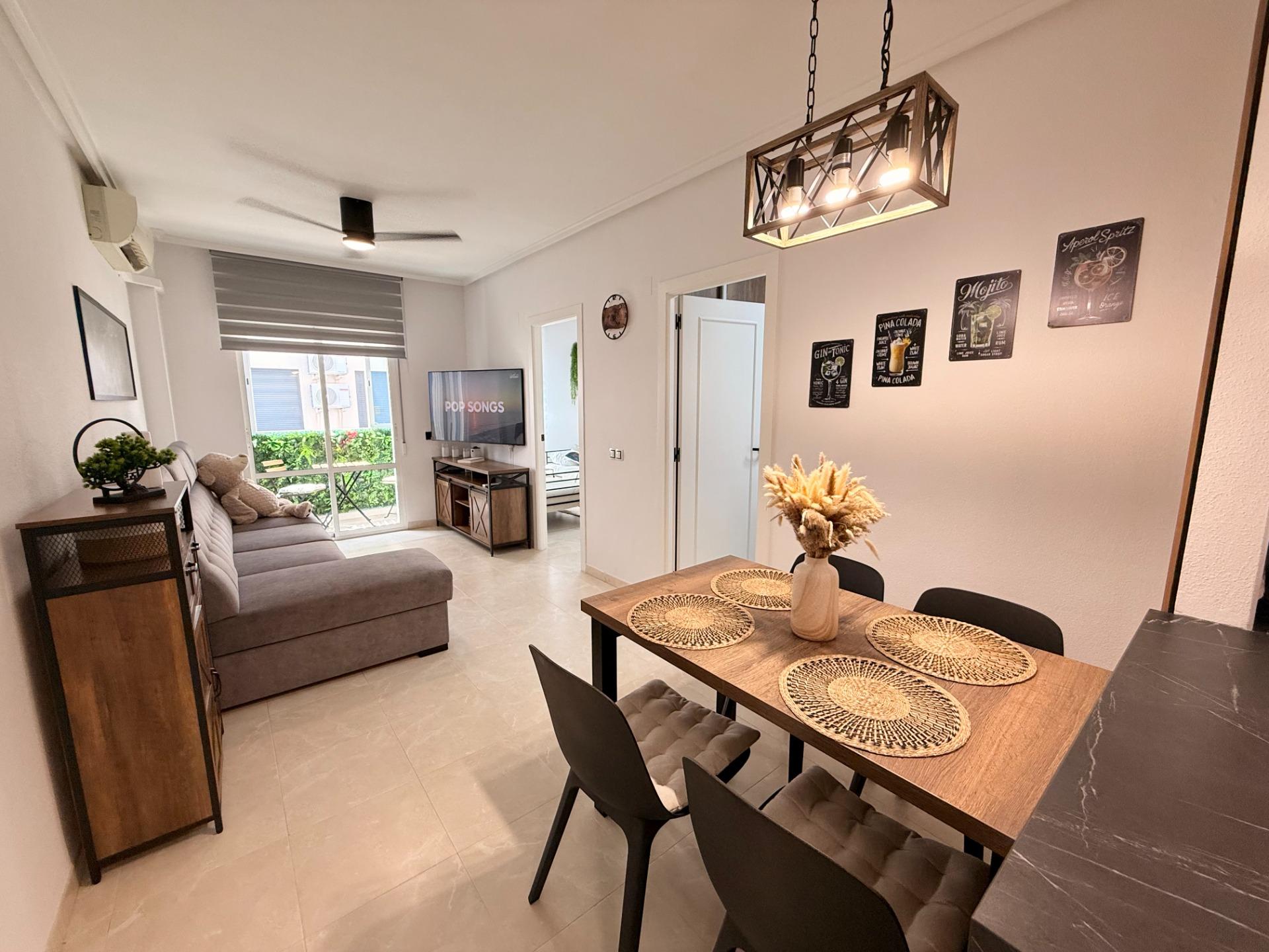 For sale - 2 Bedroom 1 Bathroom Apartment in Torrevieja - Estacion De Autobuses  - Alicante