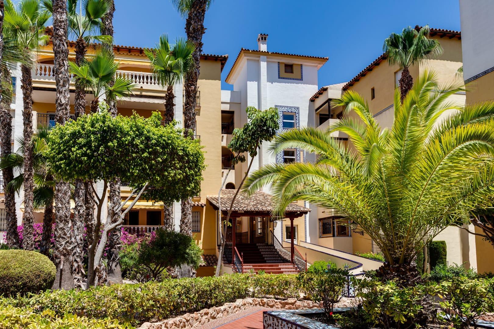 For sale - 3 Bedroom 2 Bathroom Apartment in Torrevieja - Aldea Del Mar  - Alicante