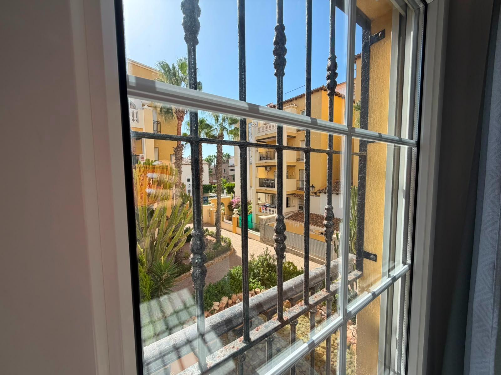 For sale - 3 Bedroom 2 Bathroom Apartment in Torrevieja - Aldea Del Mar  - Alicante
