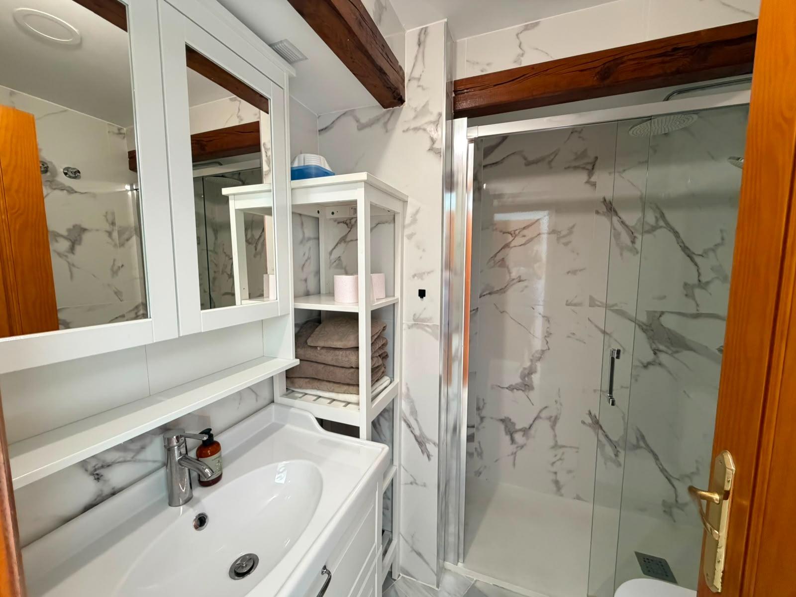 For sale - 3 Bedroom 2 Bathroom Apartment in Torrevieja - Aldea Del Mar  - Alicante