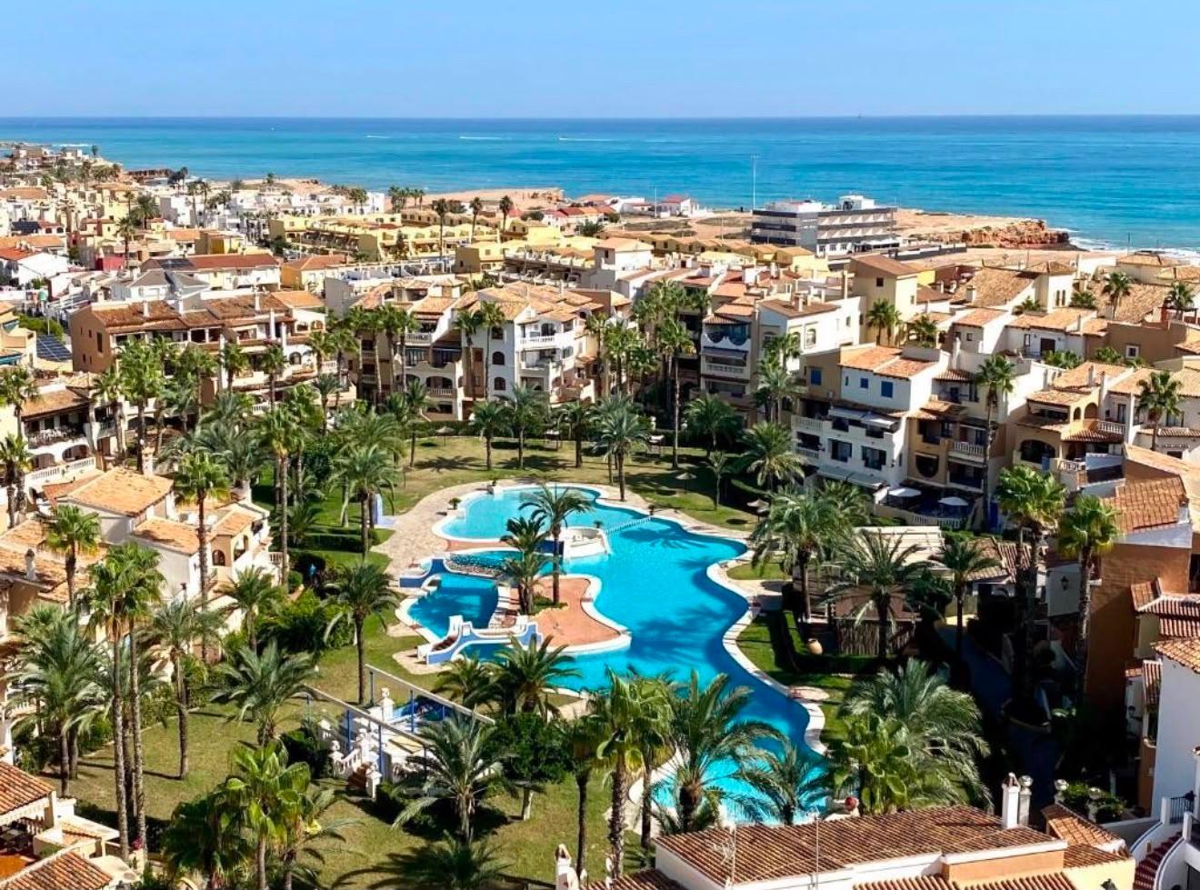 For sale - 3 Bedroom 2 Bathroom Apartment in Torrevieja - Aldea Del Mar  - Alicante