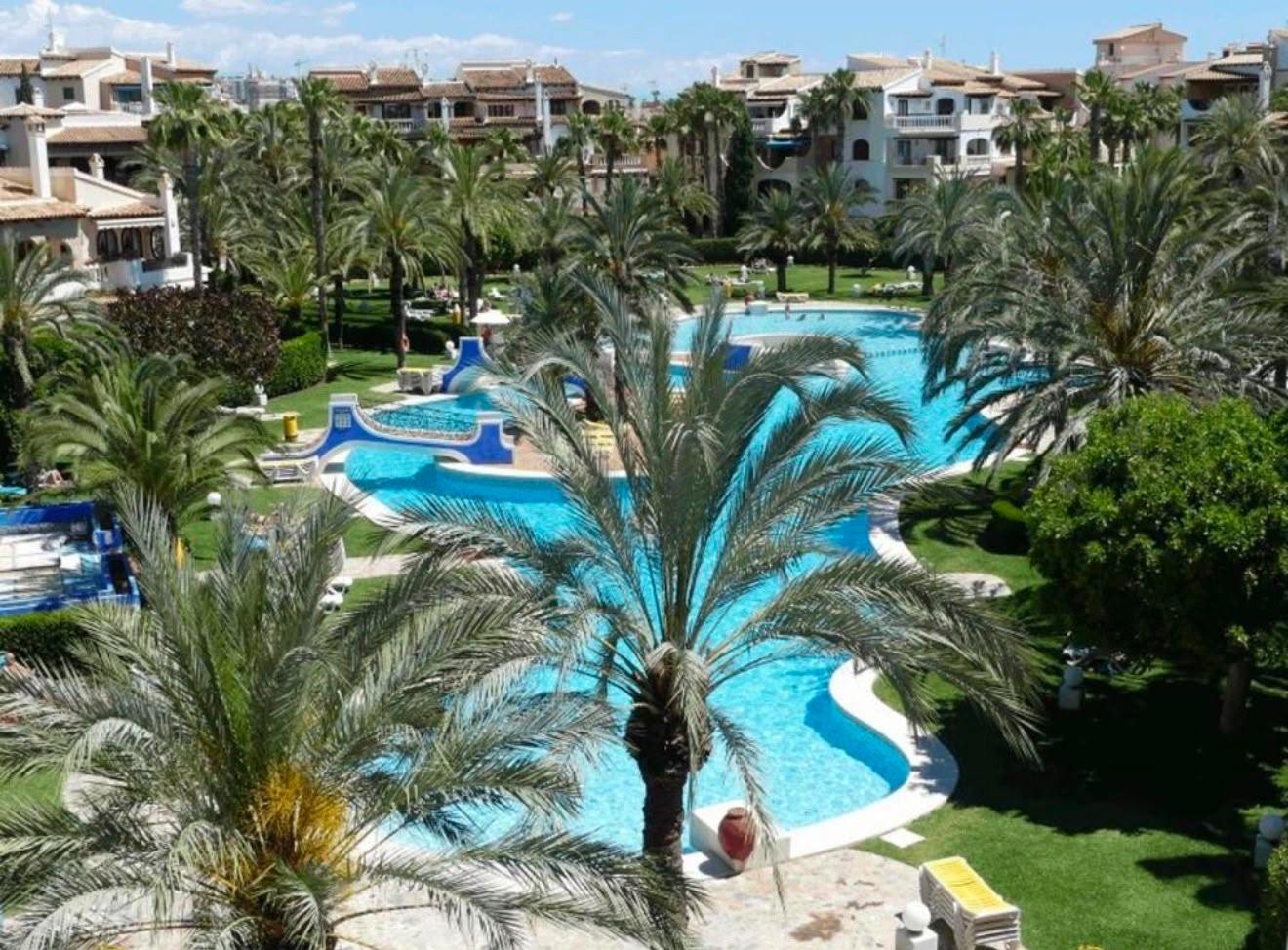 For sale - 3 Bedroom 2 Bathroom Apartment in Torrevieja - Aldea Del Mar  - Alicante