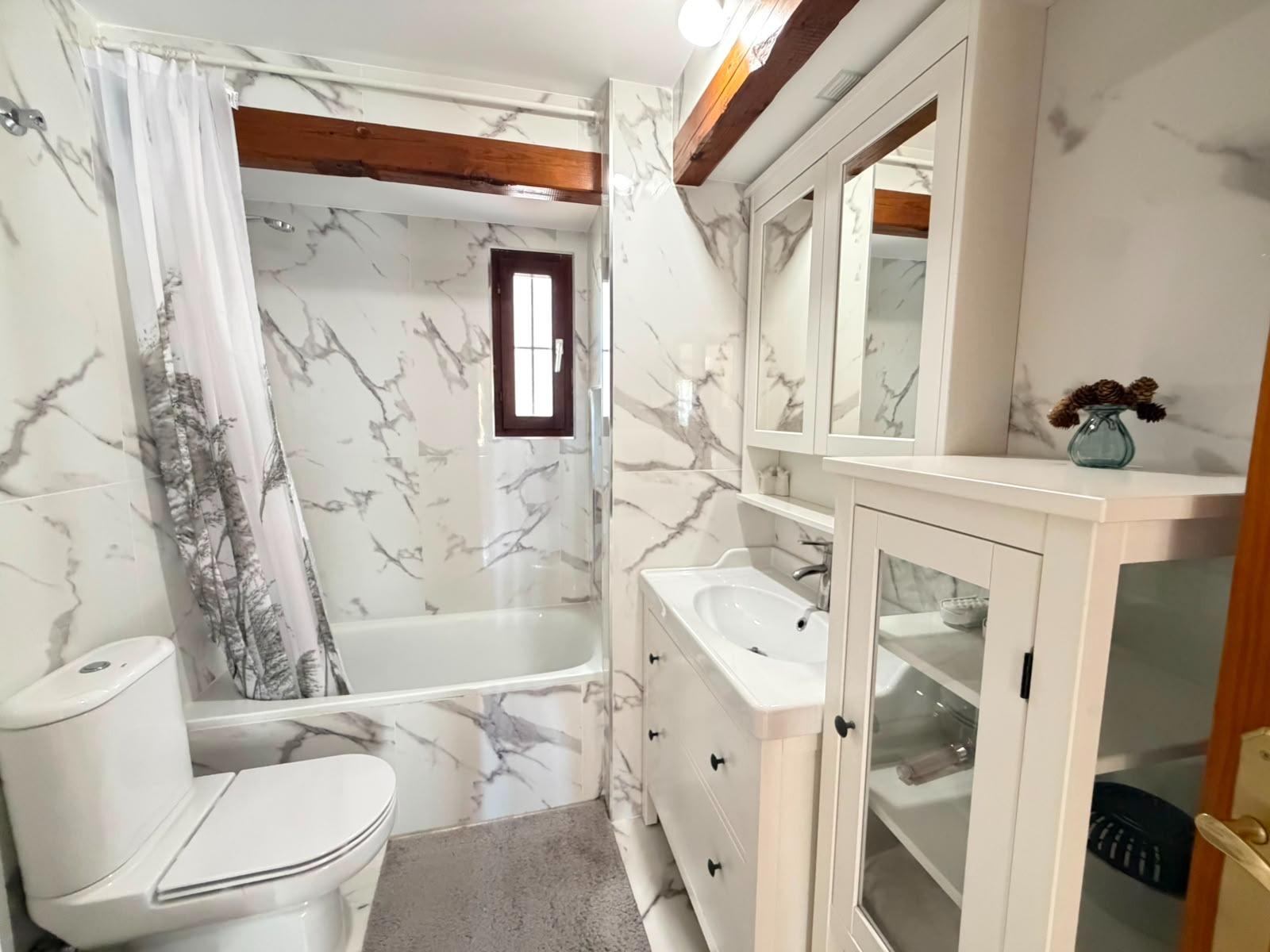 For sale - 3 Bedroom 2 Bathroom Apartment in Torrevieja - Aldea Del Mar  - Alicante