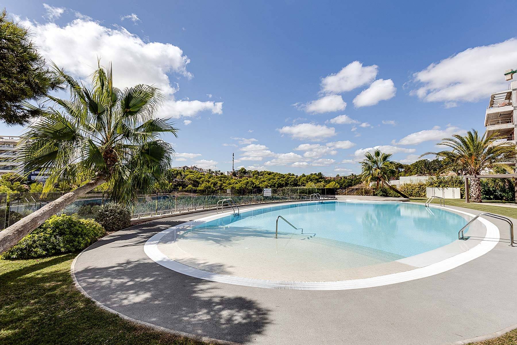 For sale - 3 Bedroom 2 Bathroom Apartment in Orihuela Costa - Los Dolses  - Alicante