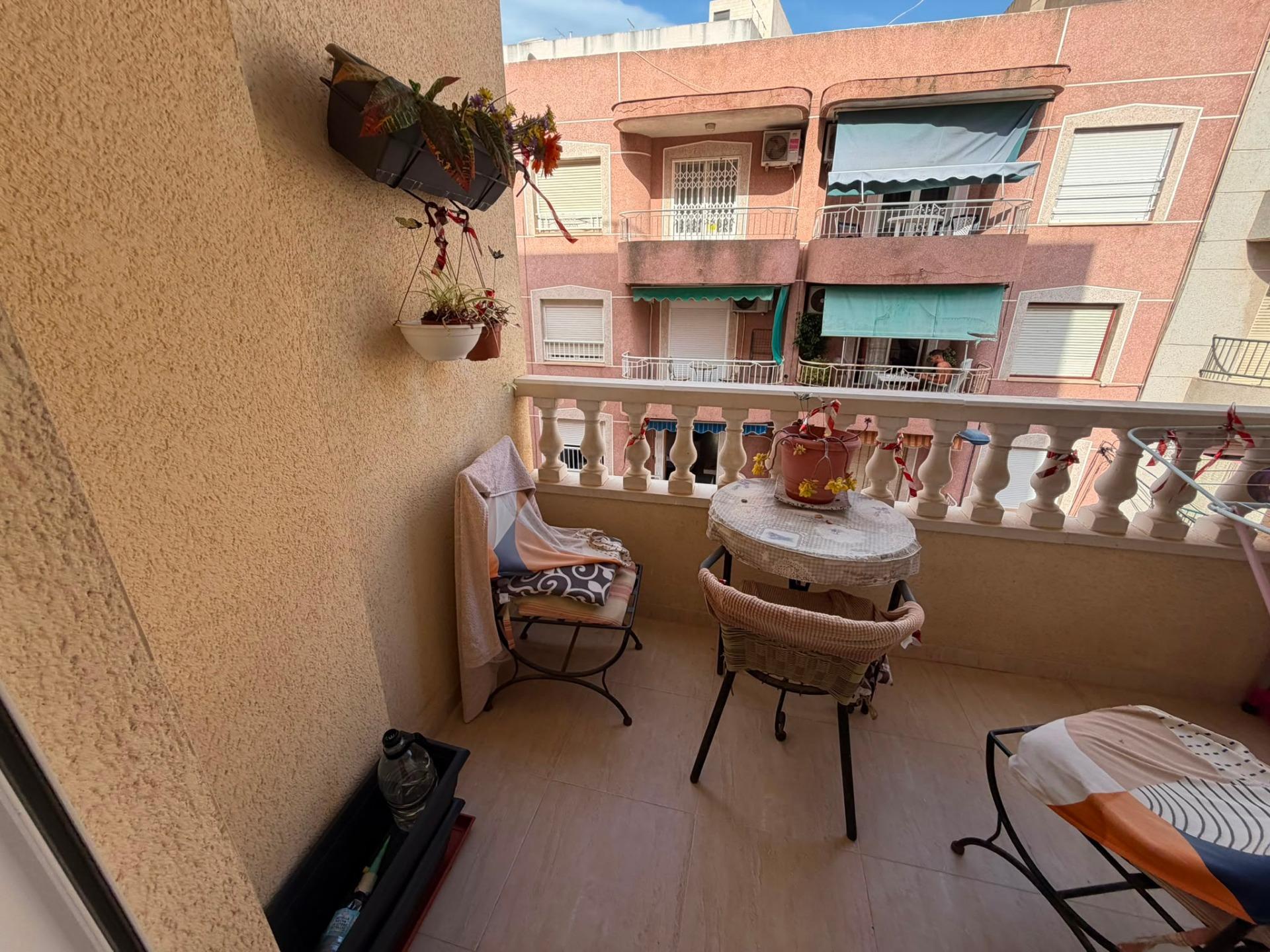 For sale - 2 Bedroom 1 Bathroom Apartment in Torrevieja - Estacion De Autobuses  - Alicante