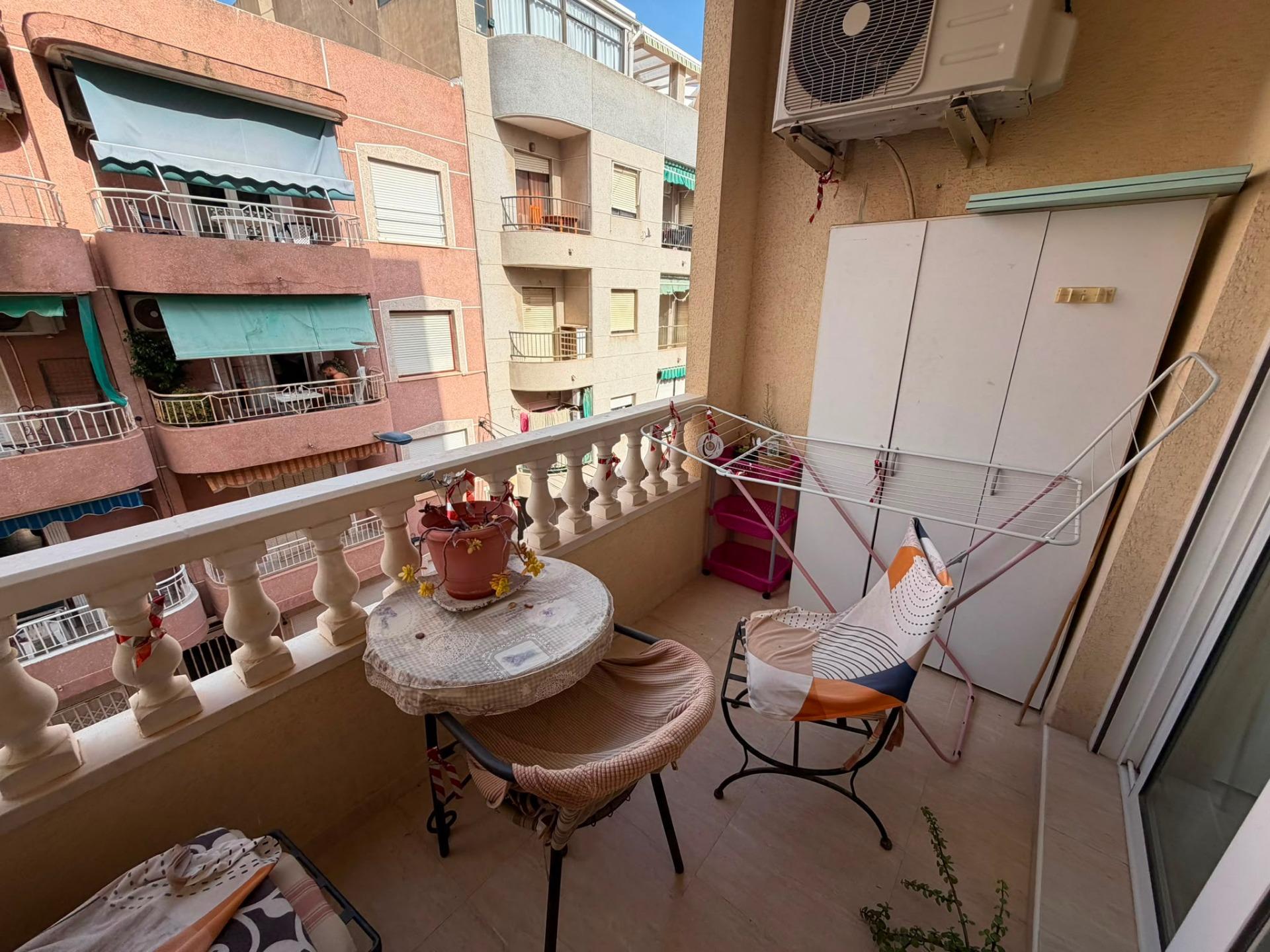 For sale - 2 Bedroom 1 Bathroom Apartment in Torrevieja - Estacion De Autobuses  - Alicante