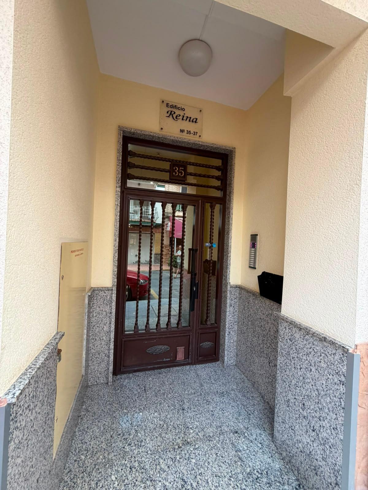 For sale - 2 Bedroom 1 Bathroom Apartment in Torrevieja - Estacion De Autobuses  - Alicante