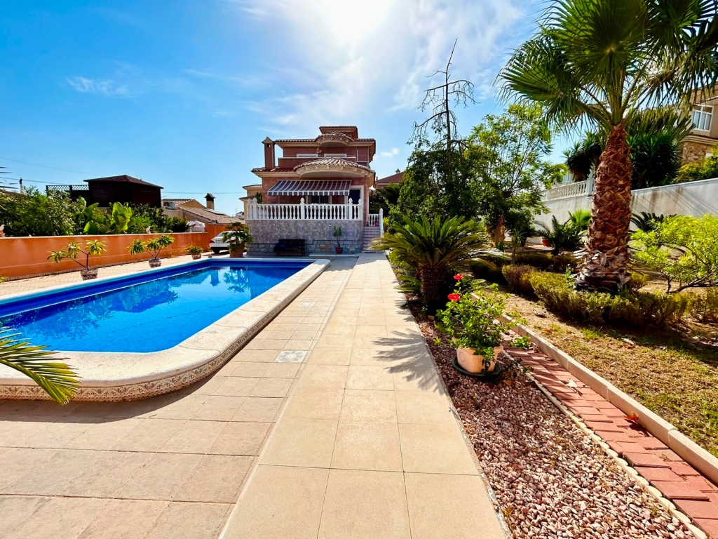 2 Bedroom 2 Bathroom Villa in Orihuela