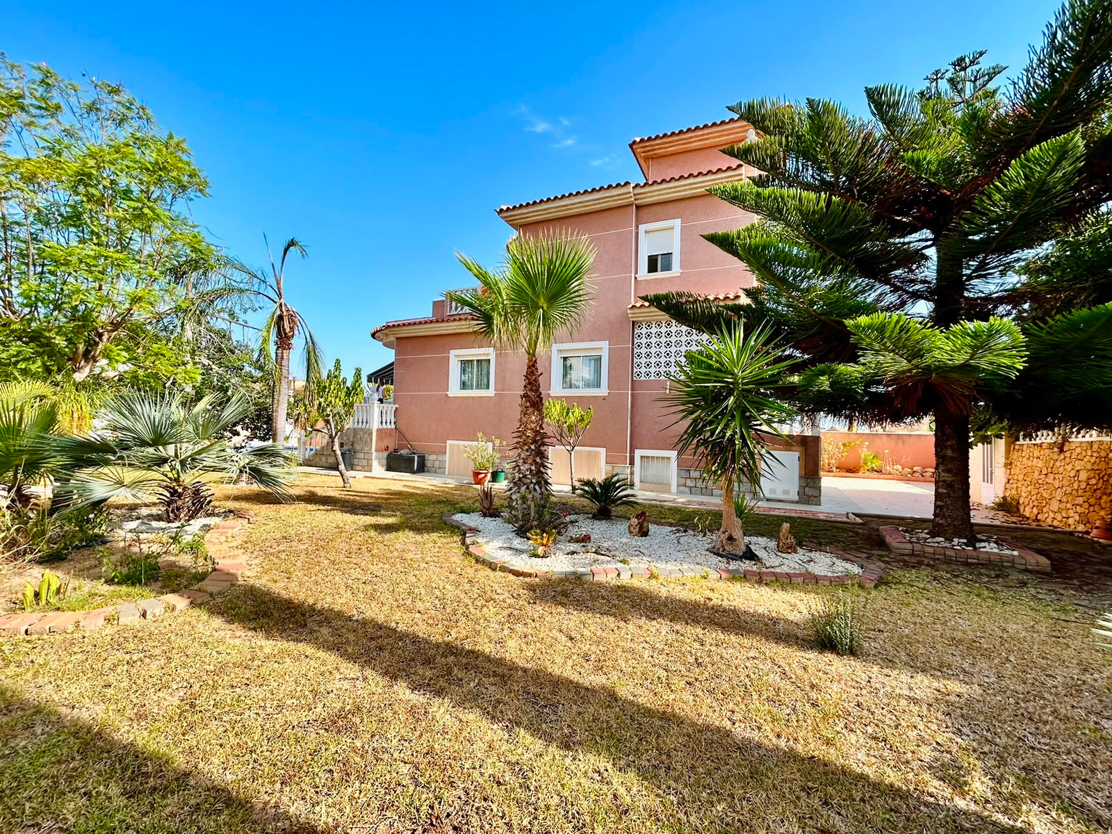 For sale - 2 Bedroom 2 Bathroom Villa in Orihuela - Inland  - Alicante