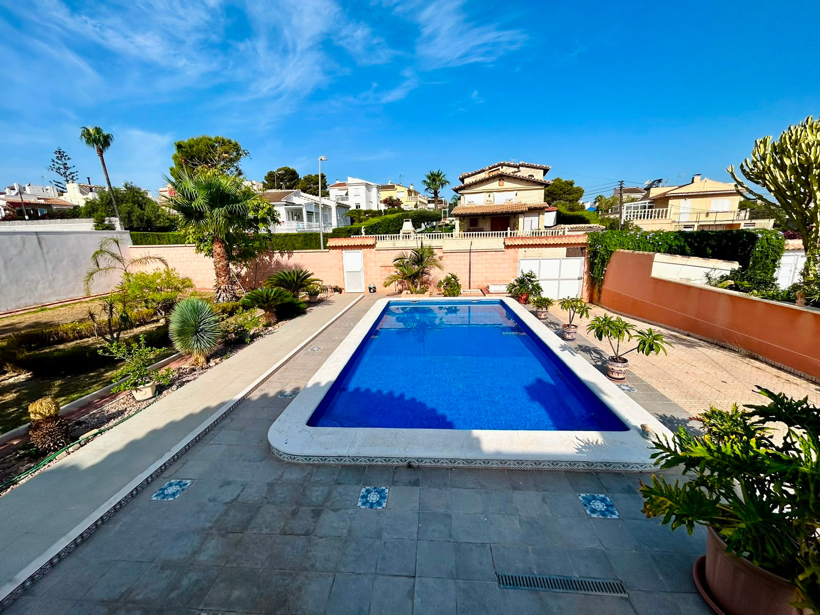 For sale - 2 Bedroom 2 Bathroom Villa in Orihuela - Inland  - Alicante