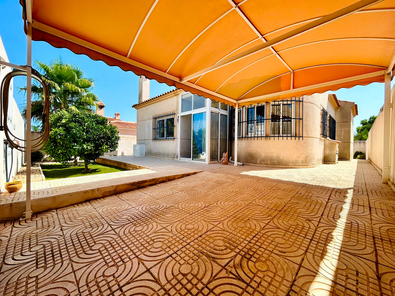 For sale - 3 Bedroom 2 Bathroom Villa in Torrevieja - Costa Blanca  - Alicante